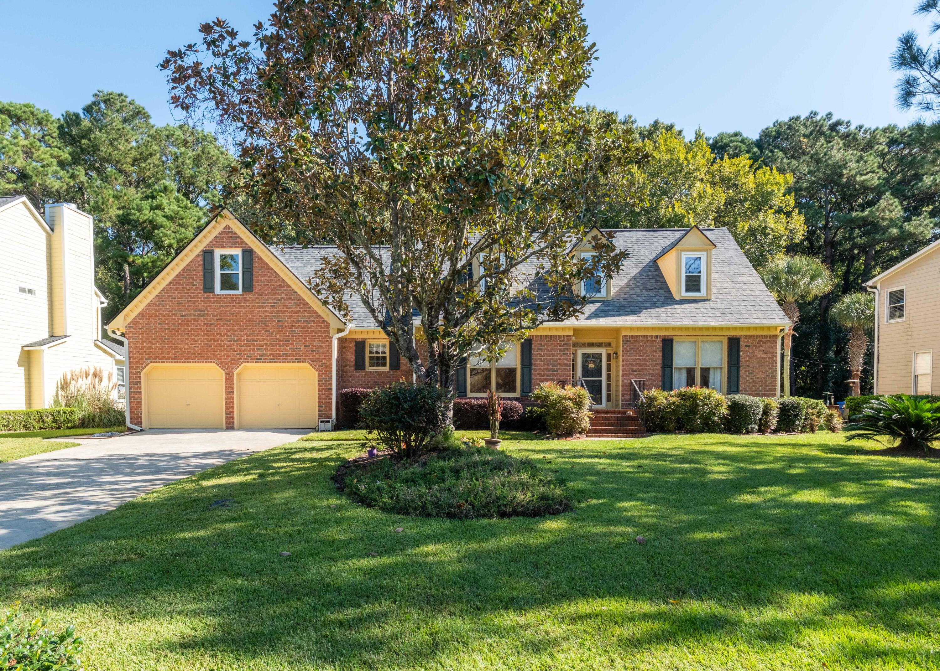 2724 Gaston Gate — photo
