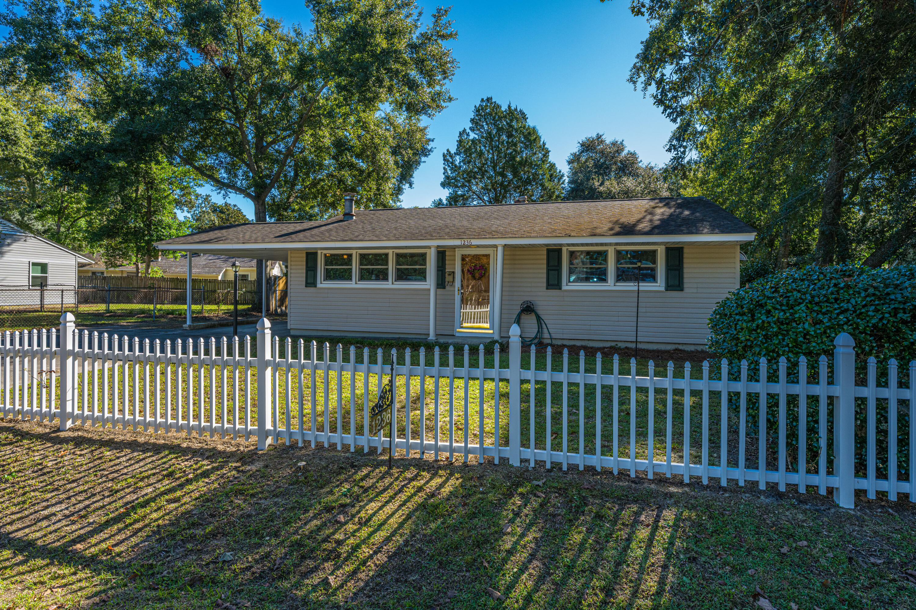 1236 Hawthorne Circle — photo