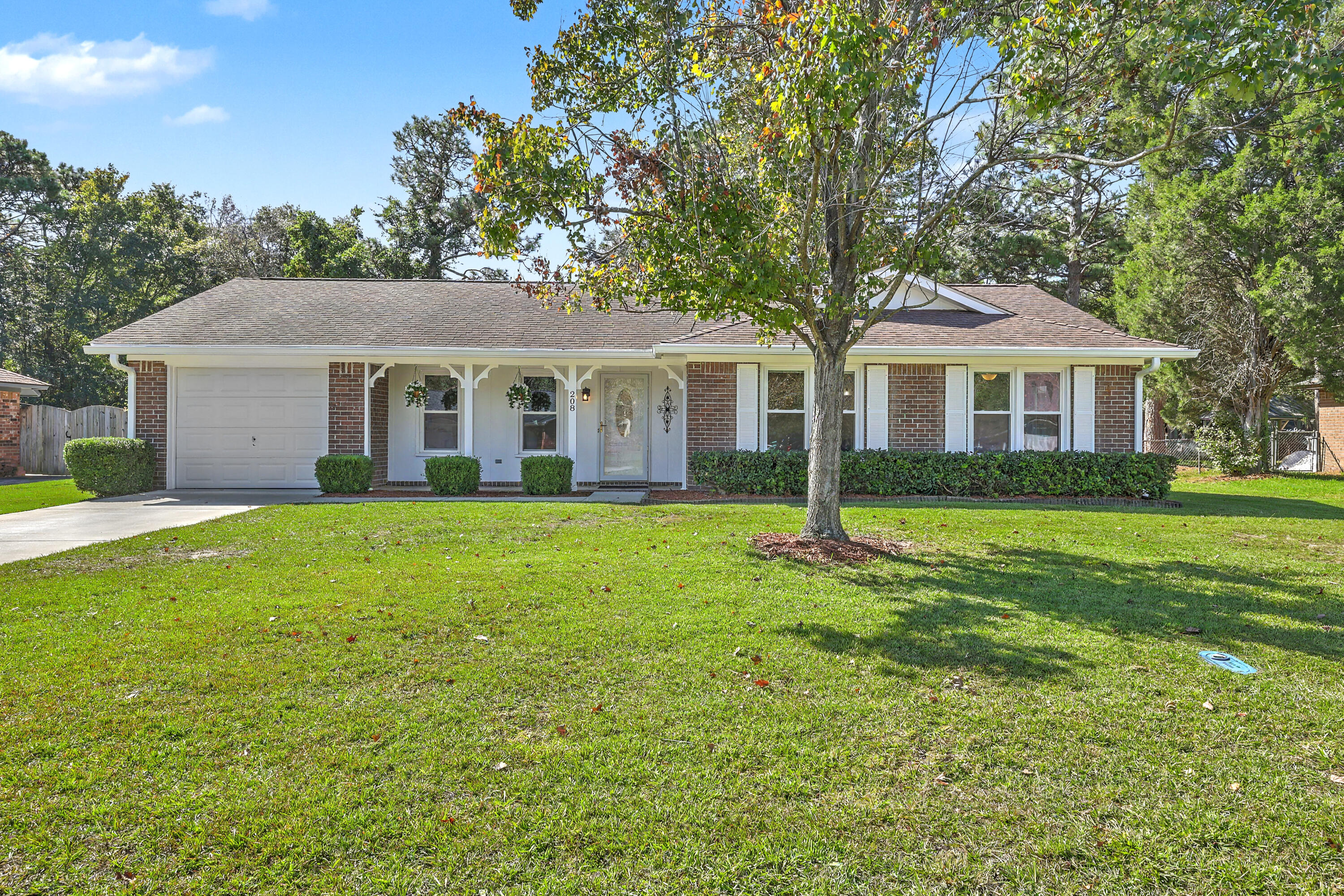 208 Longleaf Road — photo