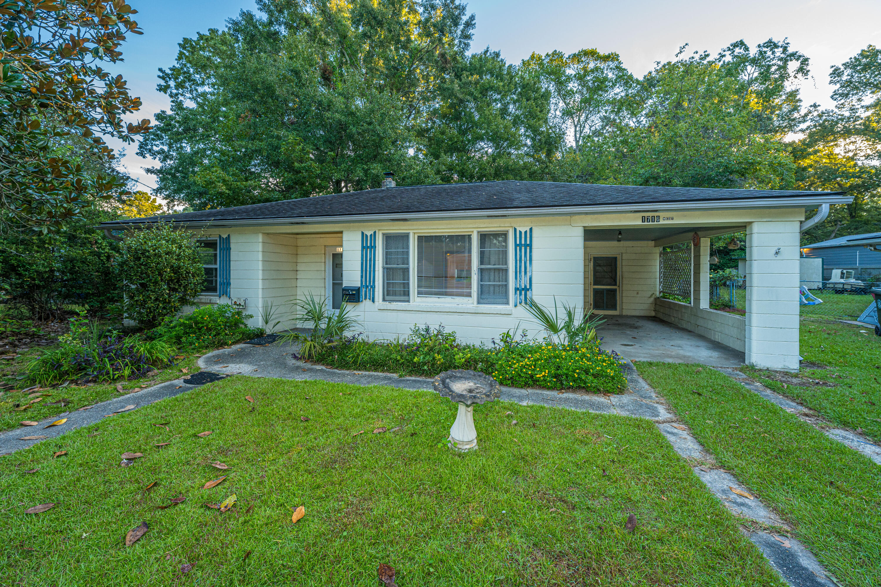 1716 W Avalon Circle — photo