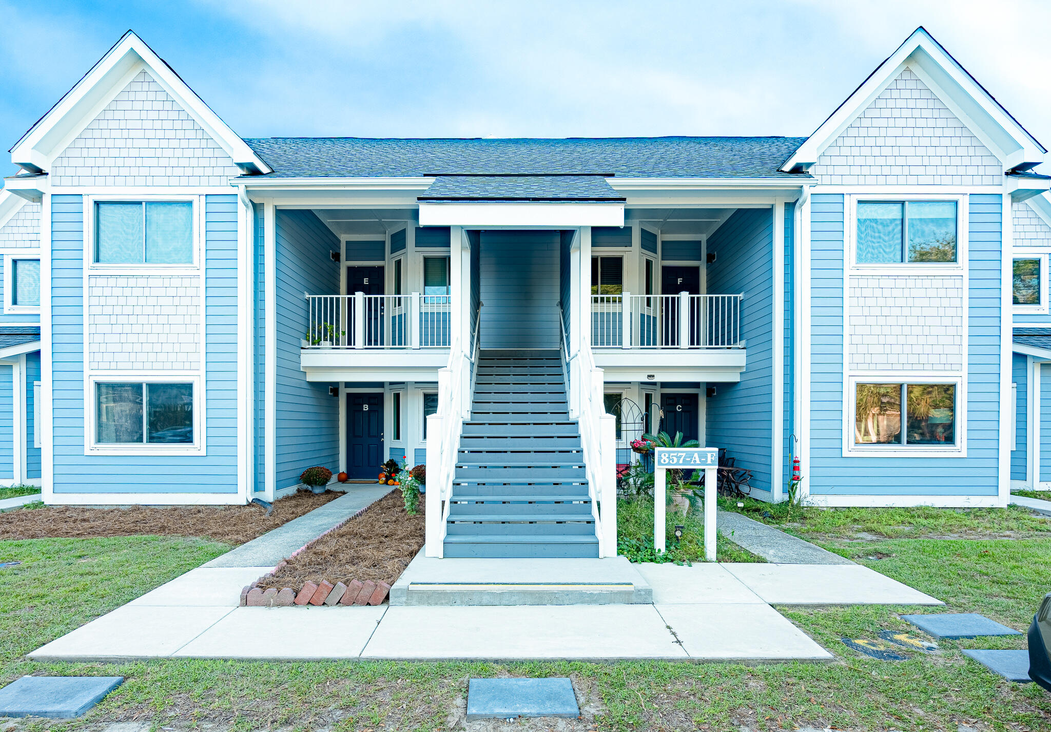857 Liriope Lane Unit B — photo
