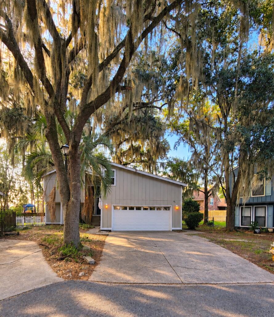 106 Queens Court — photo