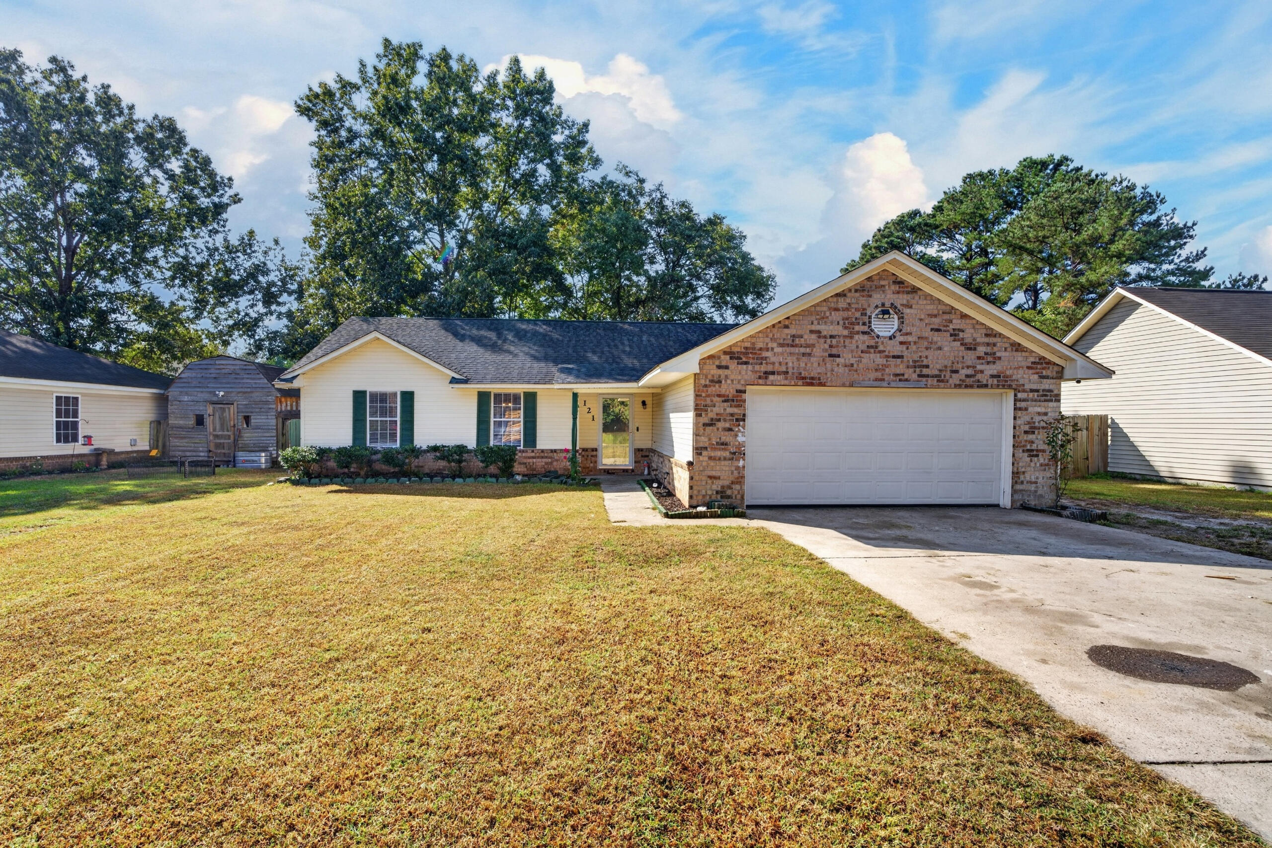 121 Paddock Way — photo