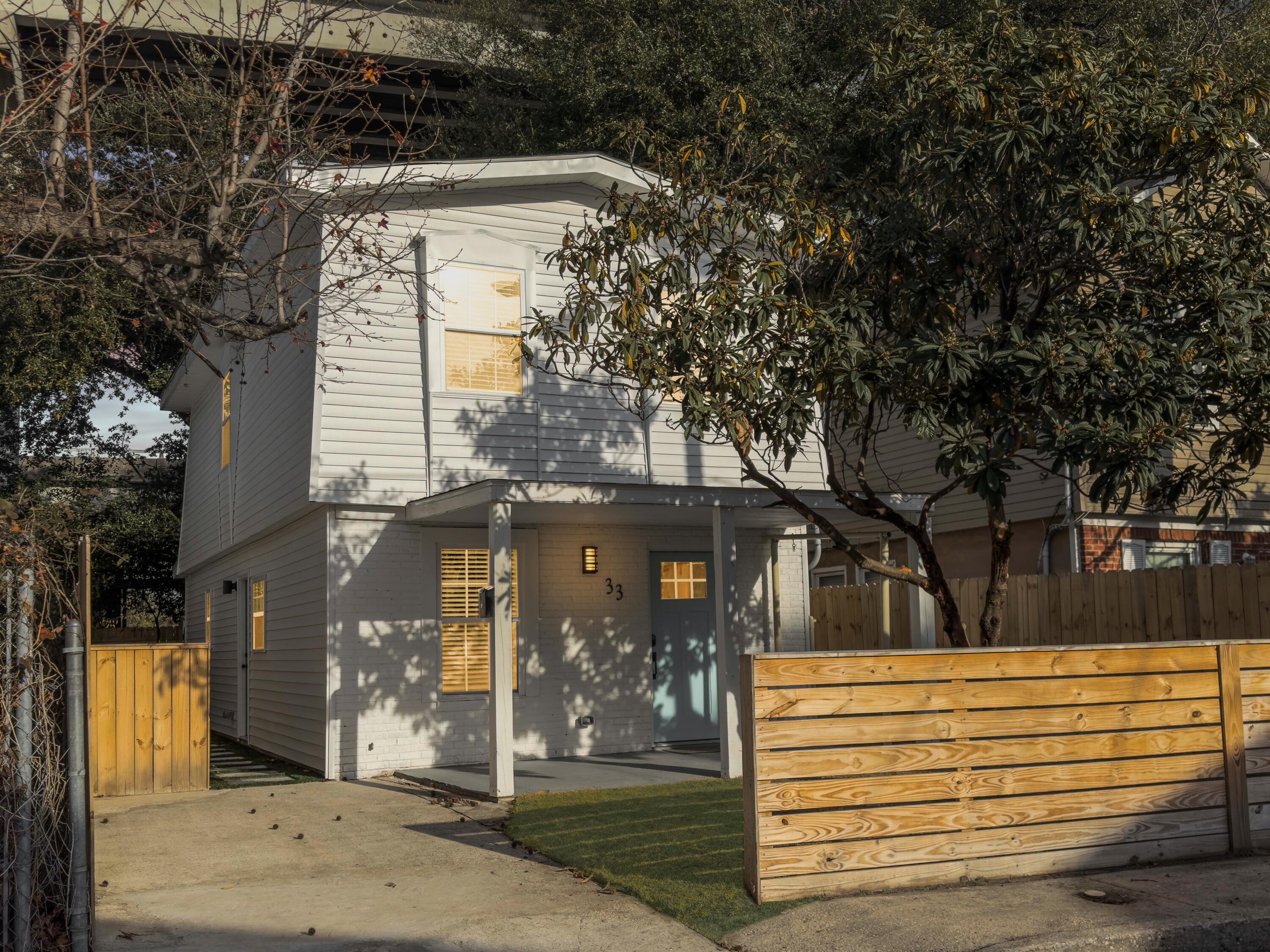 33 Athens Court — photo
