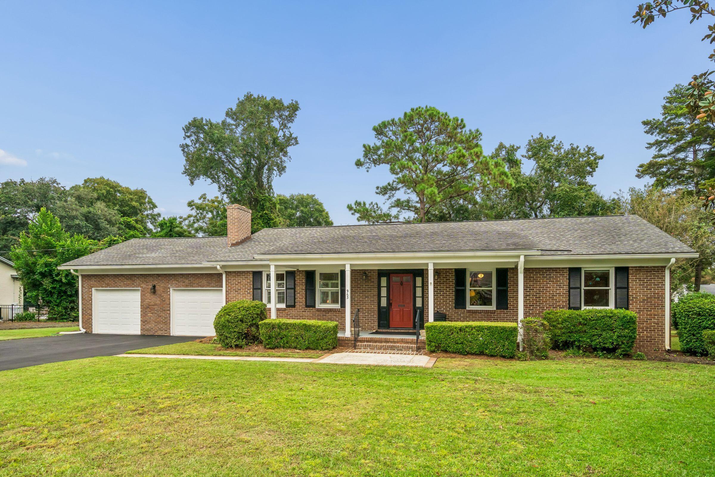 963 Lakeview Drive — photo