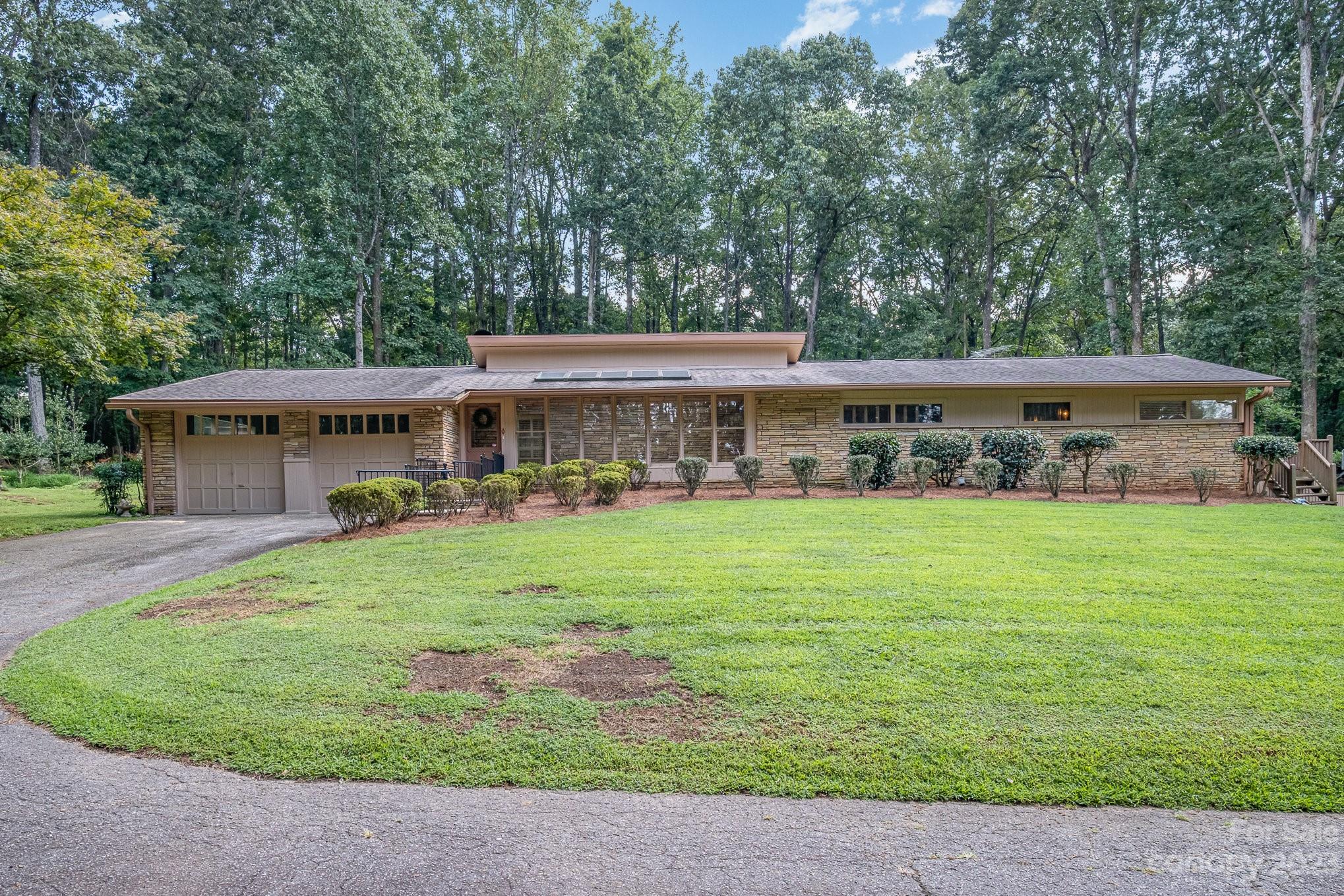 2756 Peachtree Road — photo