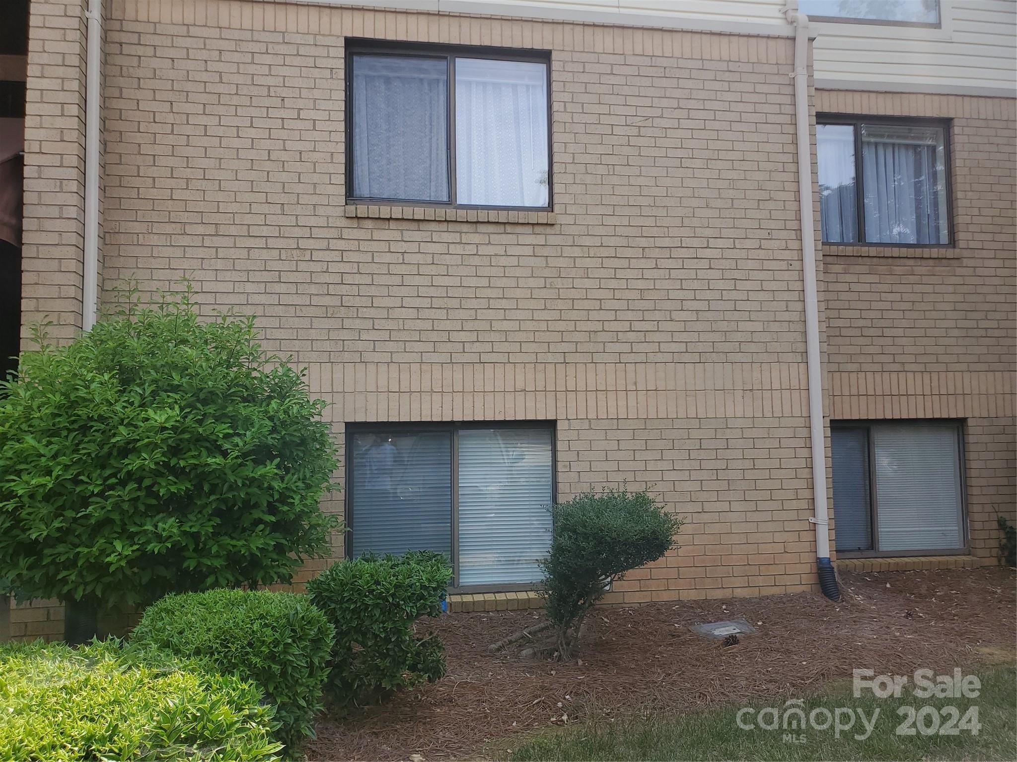 4804 Spring Lake Drive B — photo