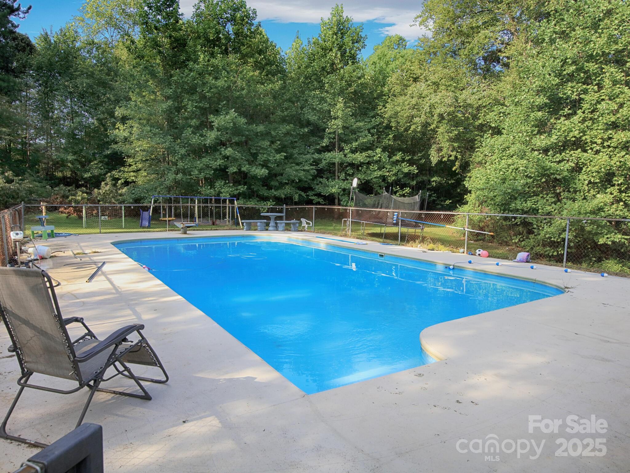 3119 Hickory Highway — photo