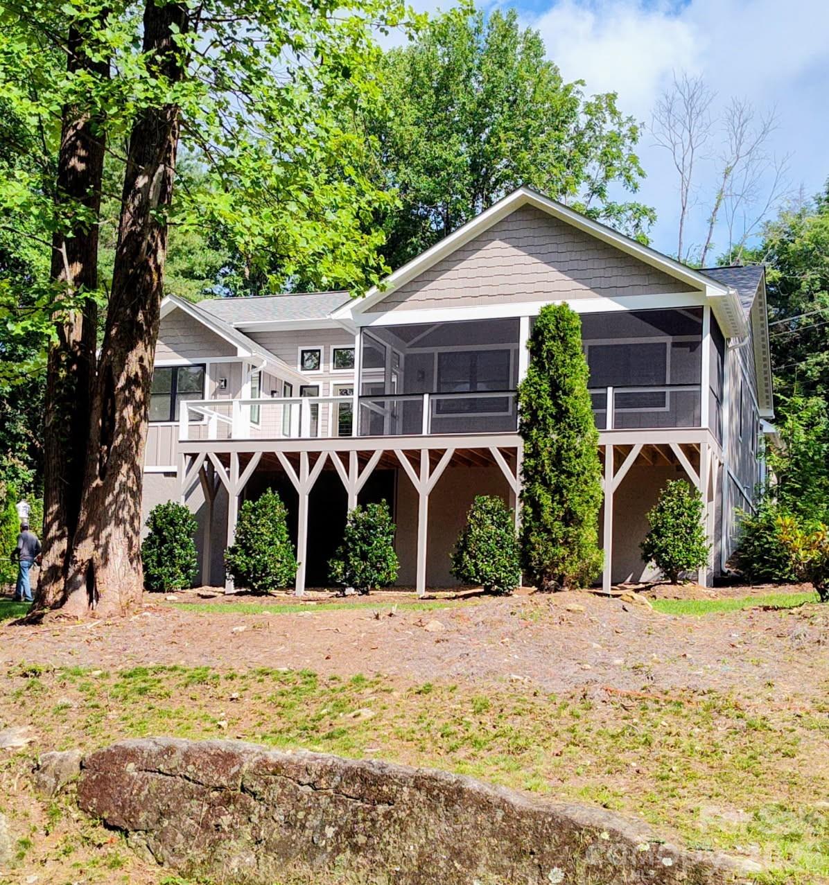 654 Hollybrook Drive — photo