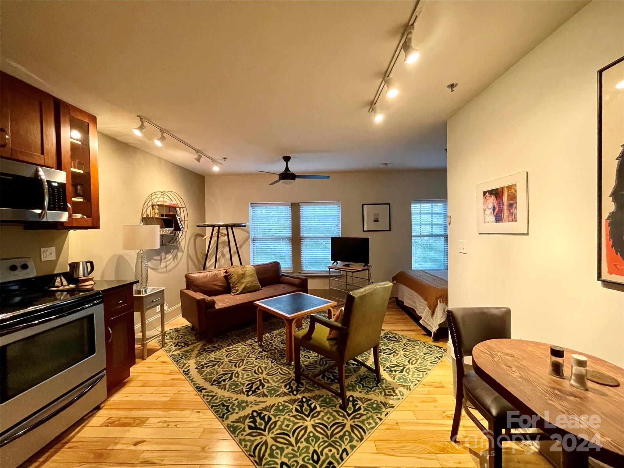 5 W Walnut Street 302 — photo