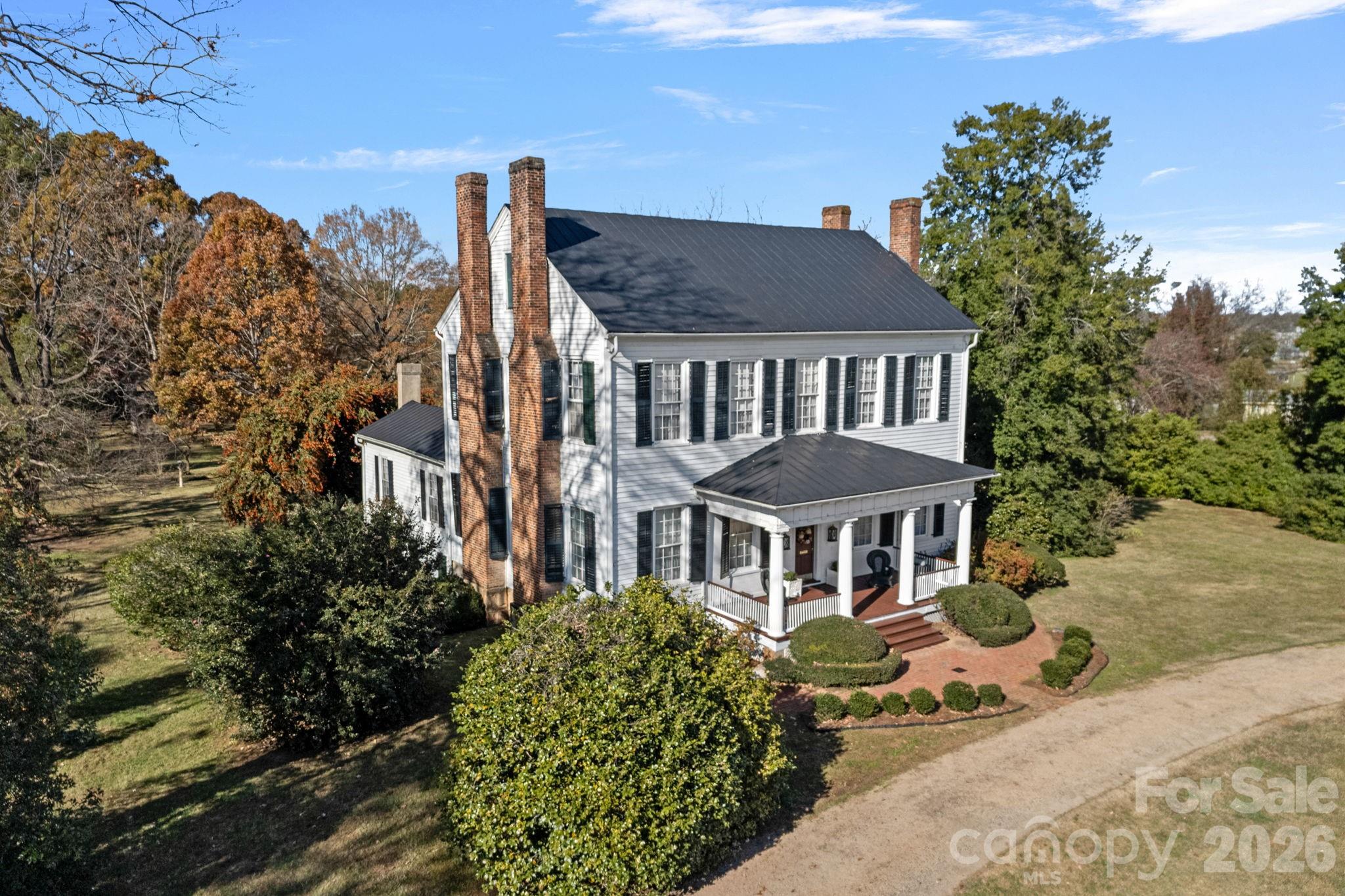 104 Leslie Loop — photo