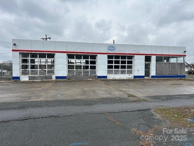 6331 Hwy 74 Boulevard — photo