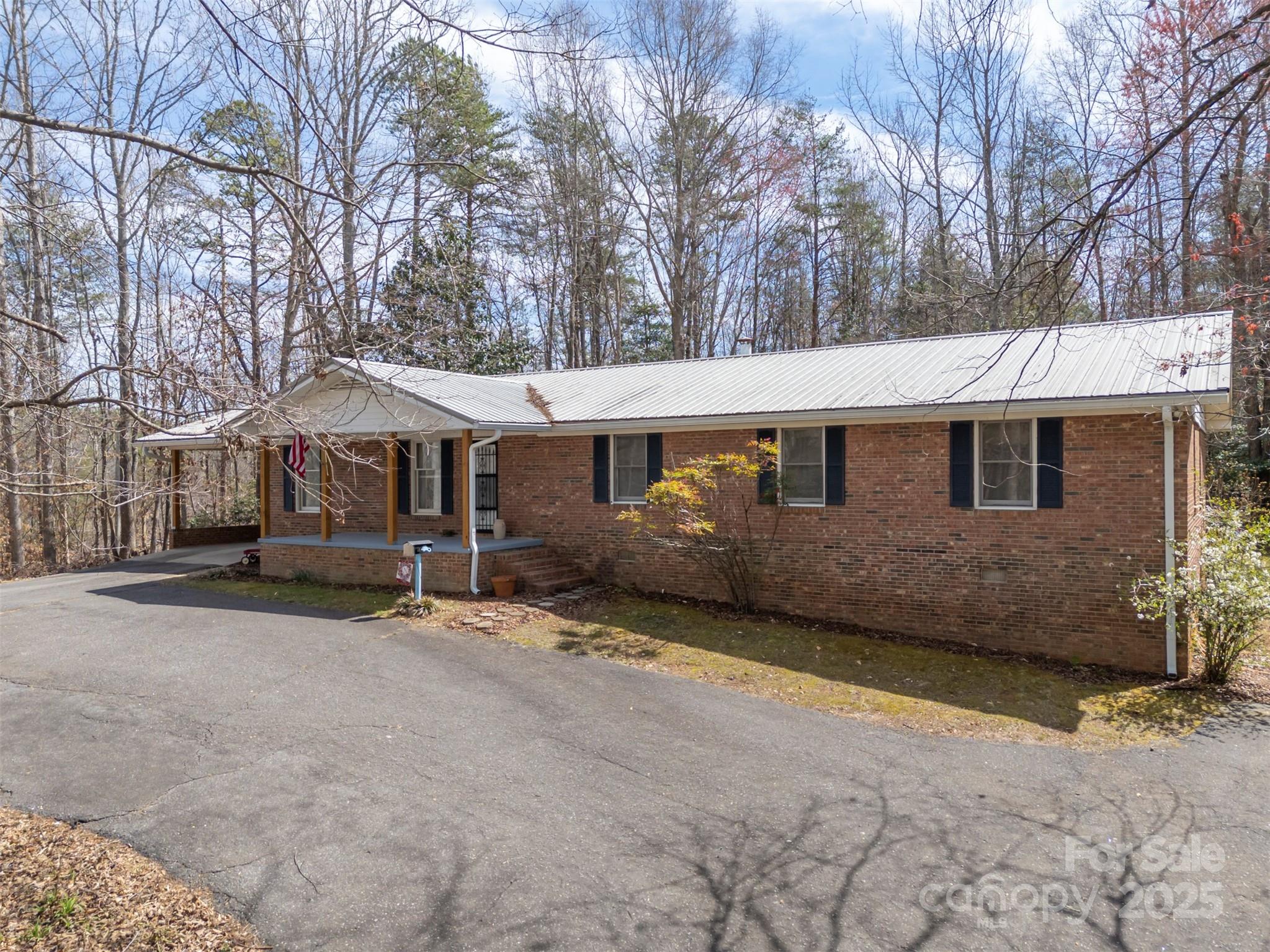 582 County Line Road — photo