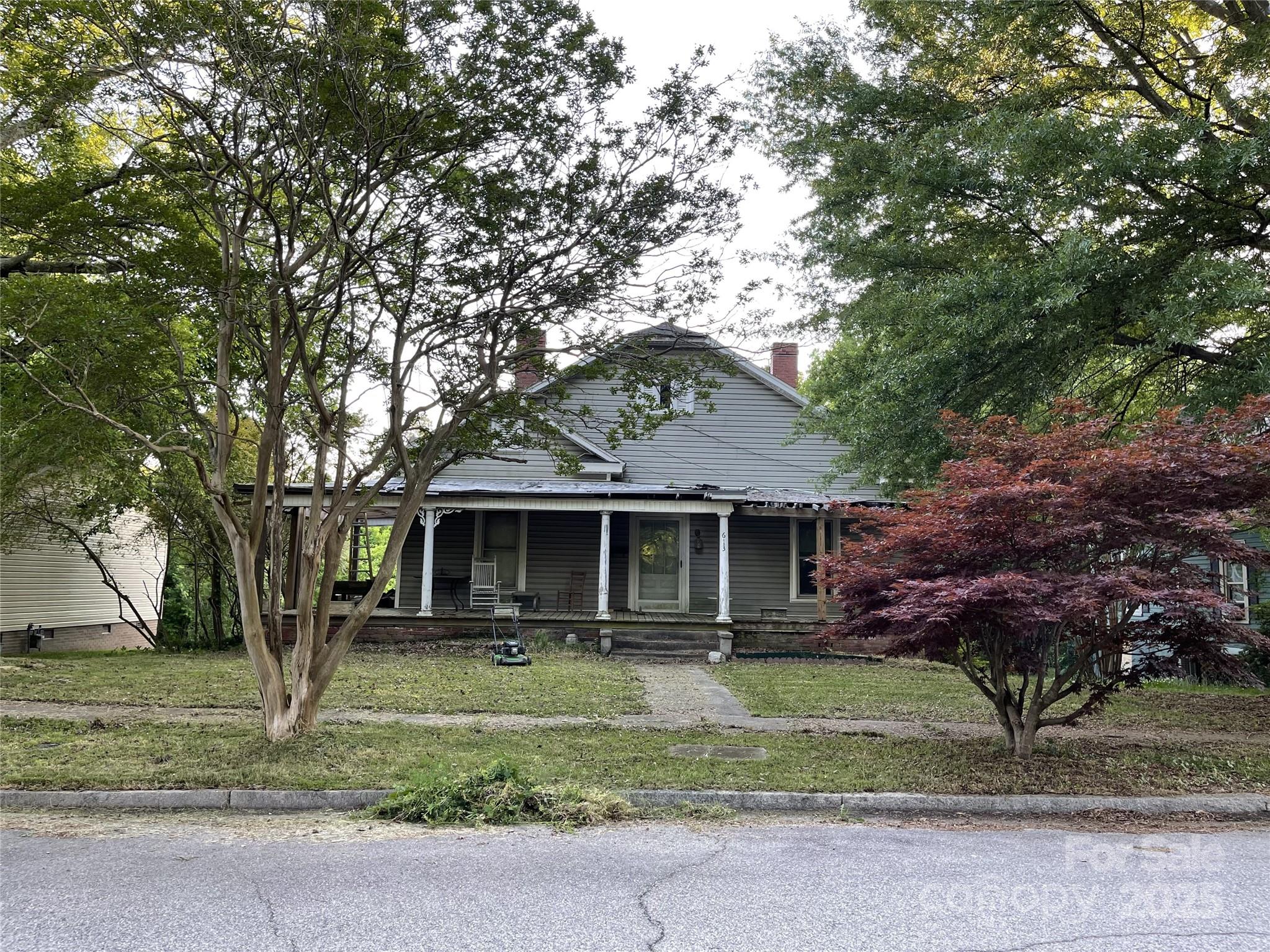 613 E 5th Street — photo