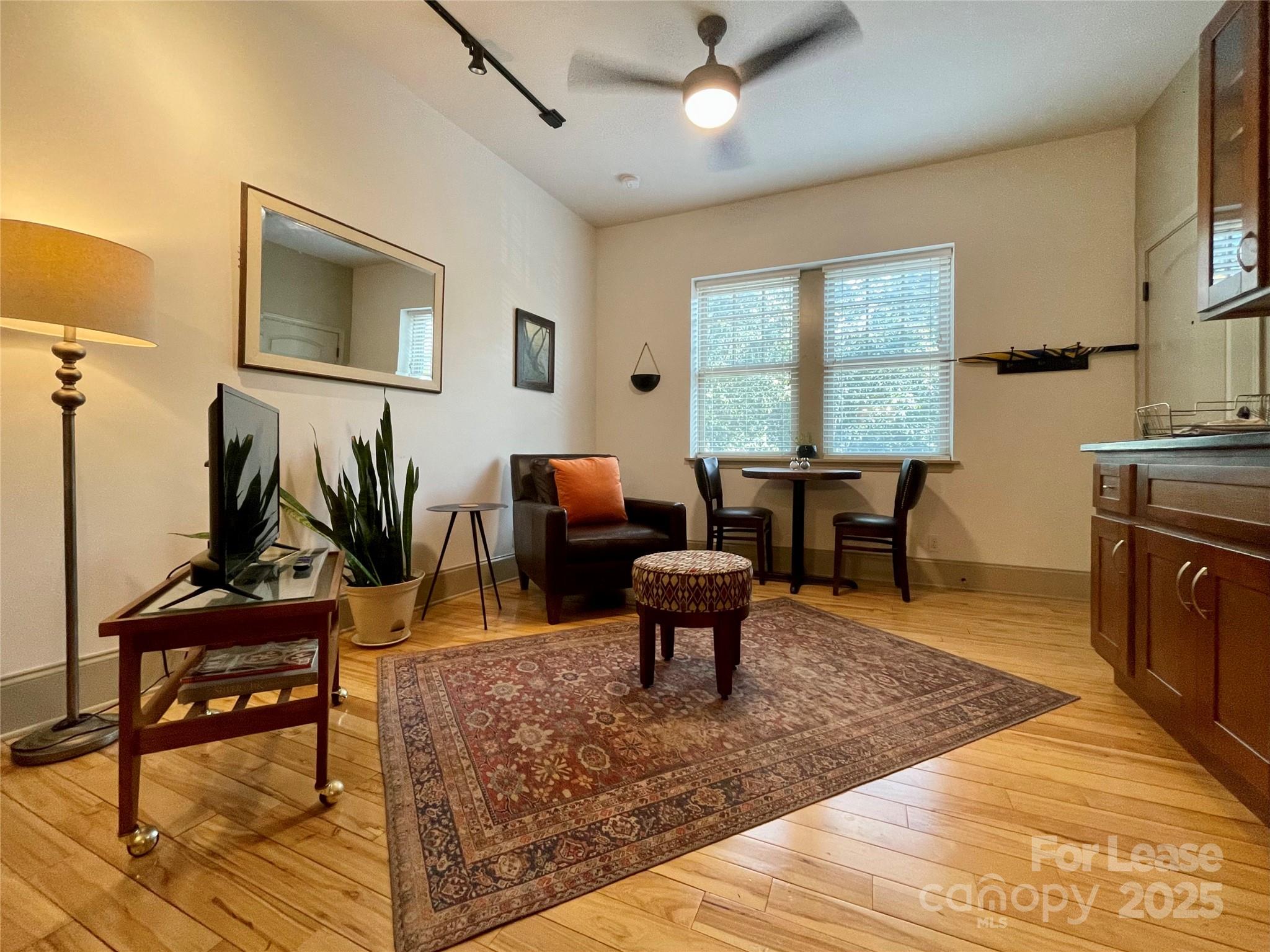 5 W Walnut Street 202 — photo