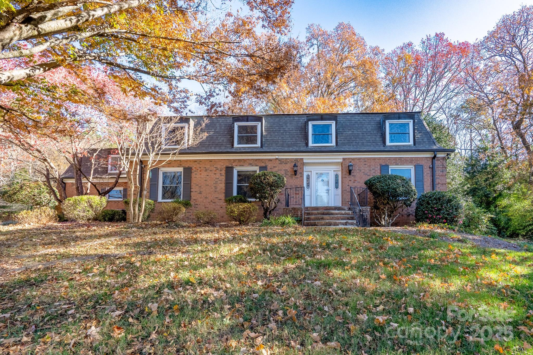 758 Williamsburg Drive NE — photo