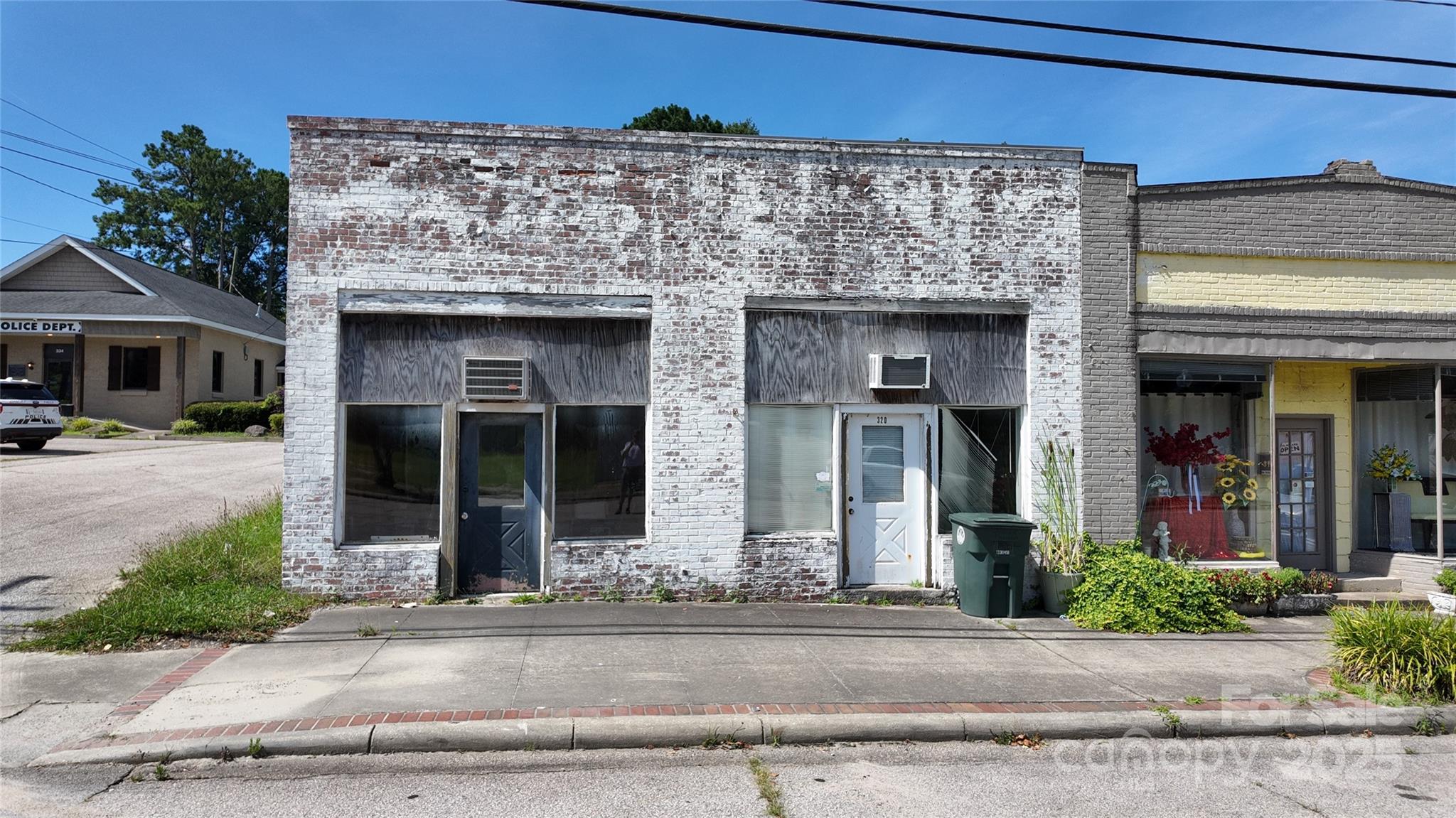 320 Dearborn Street — photo