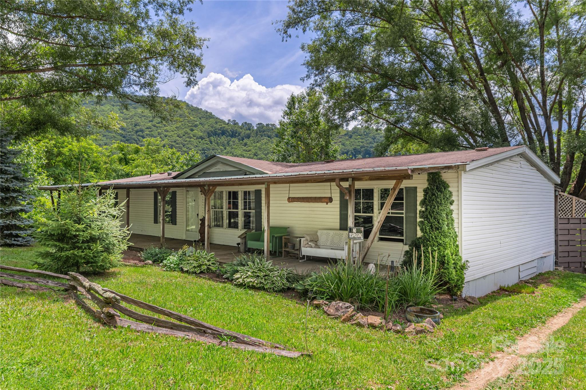 495 Courtney Lane — photo
