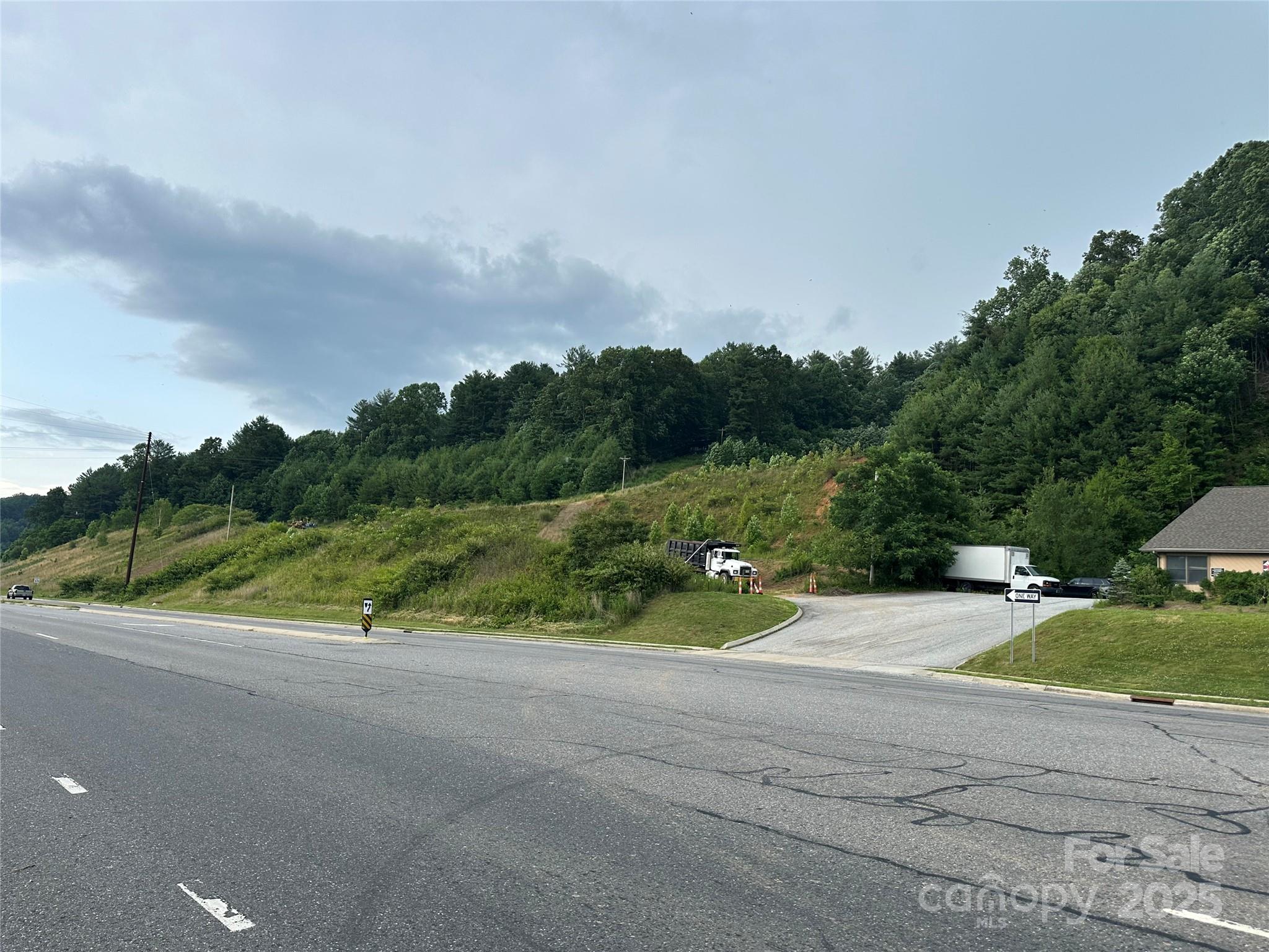 32 Hwy 19E Highway — photo