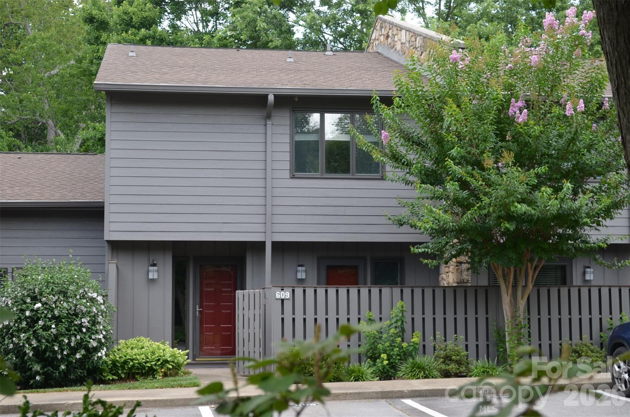 609 Crowfields Lane — photo