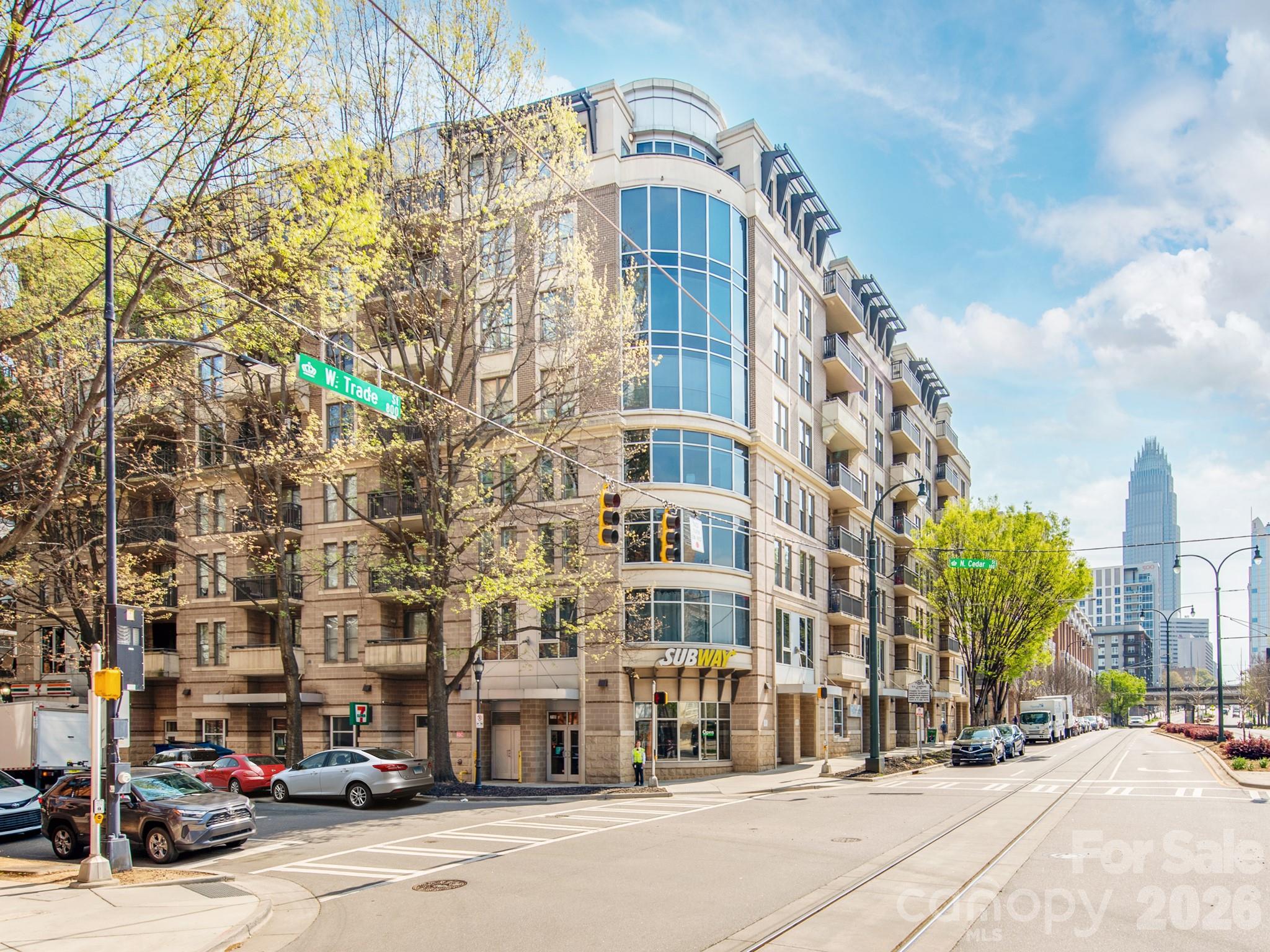 718 W Trade Street 414 — photo