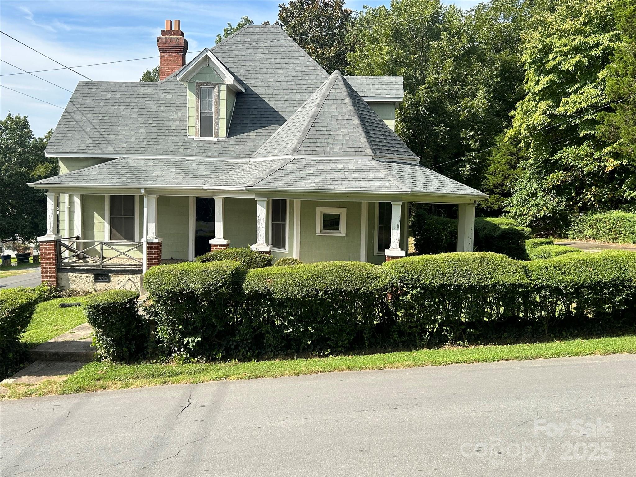 1003 Lundix Street — photo