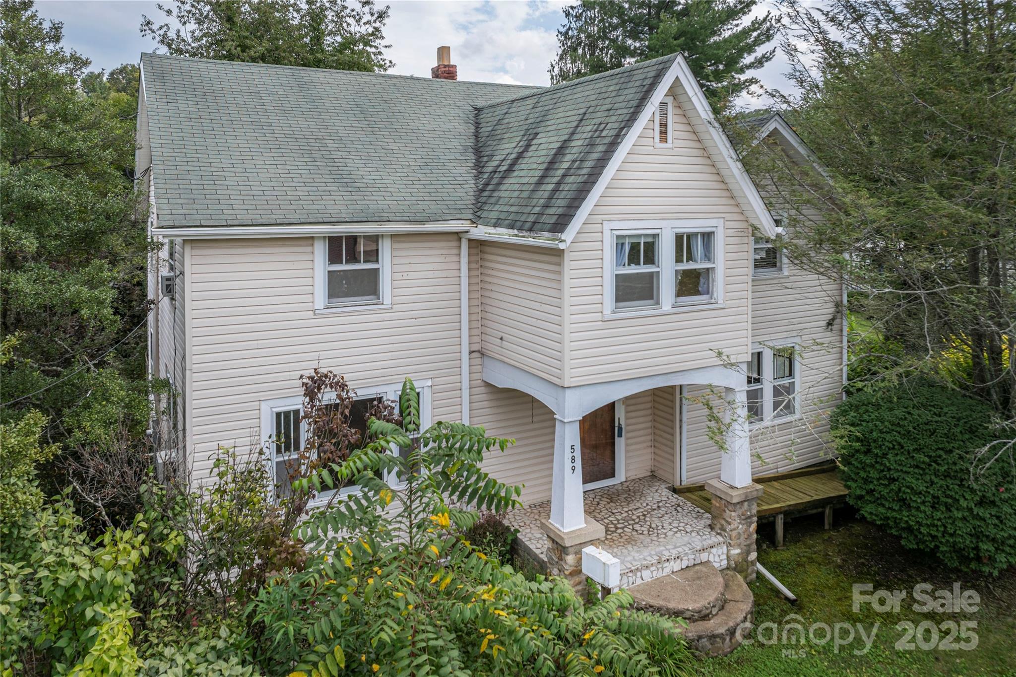 589 Pisgah Drive — photo