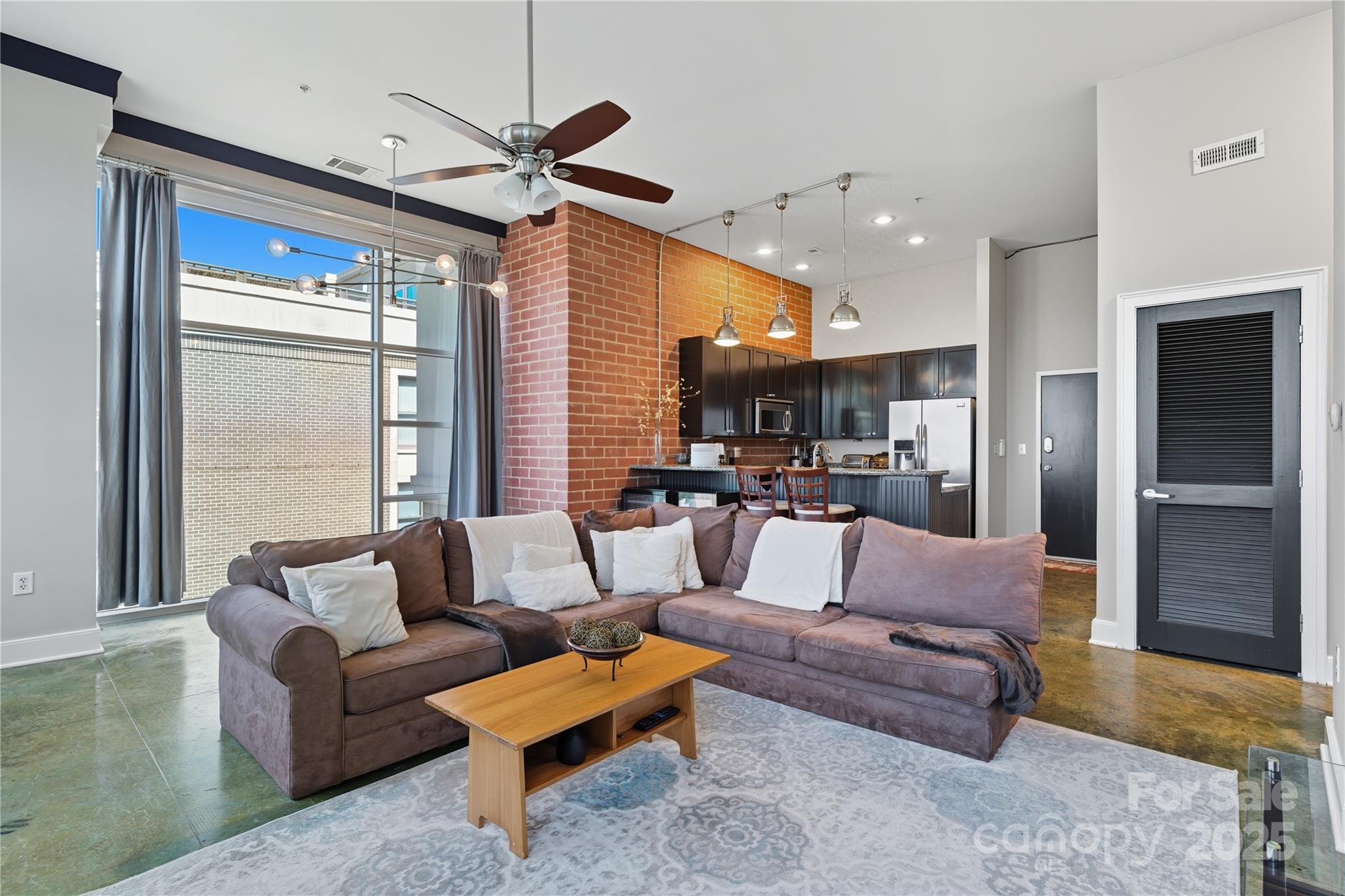 710 W Trade Street 701 — photo