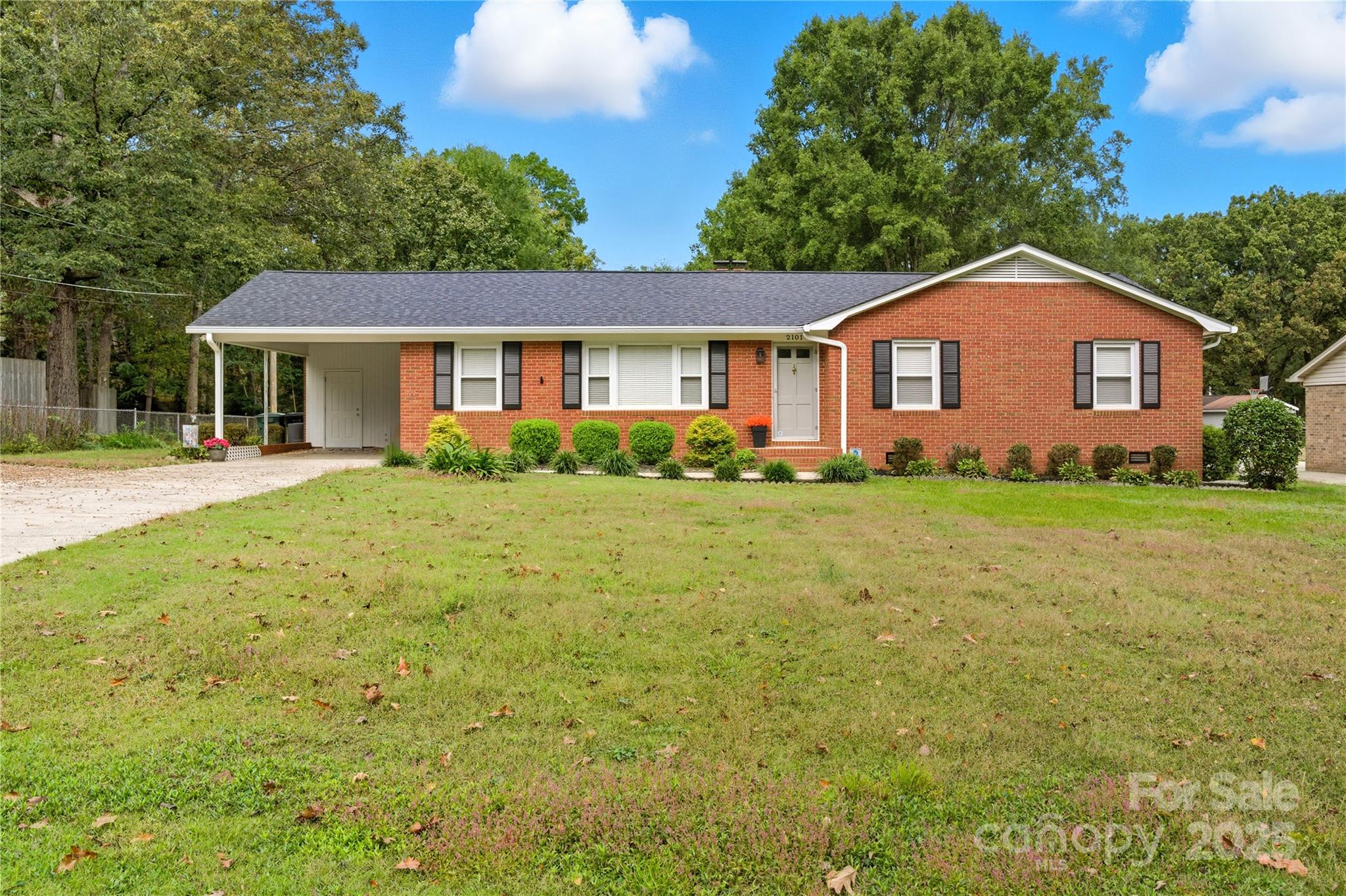 2101 Shady Lane — photo