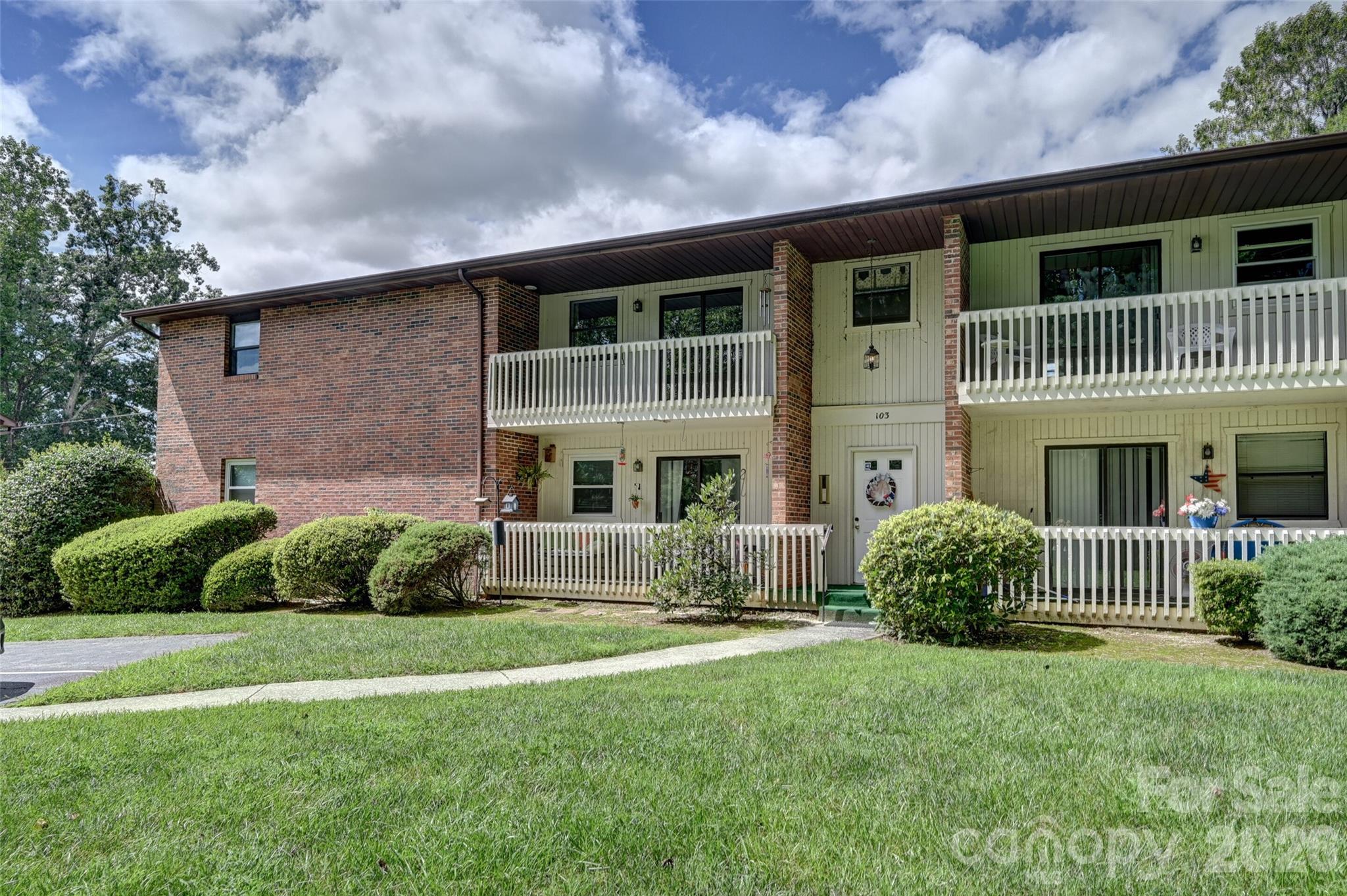 103 Oakwood Place 3 — photo
