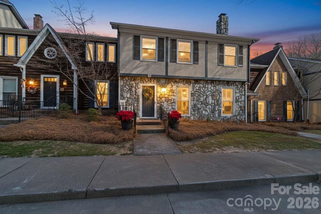 2502 Round Table Road D — photo