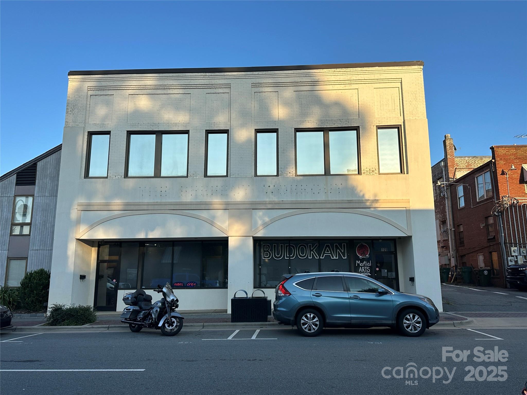 109 N Main Avenue — photo
