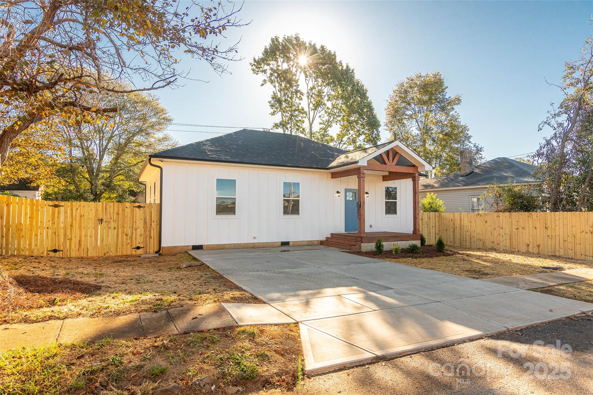 719 Smith Street — photo