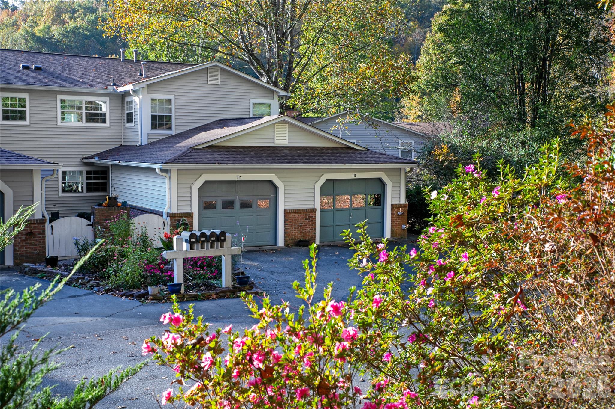 110 Lakeview Court — photo