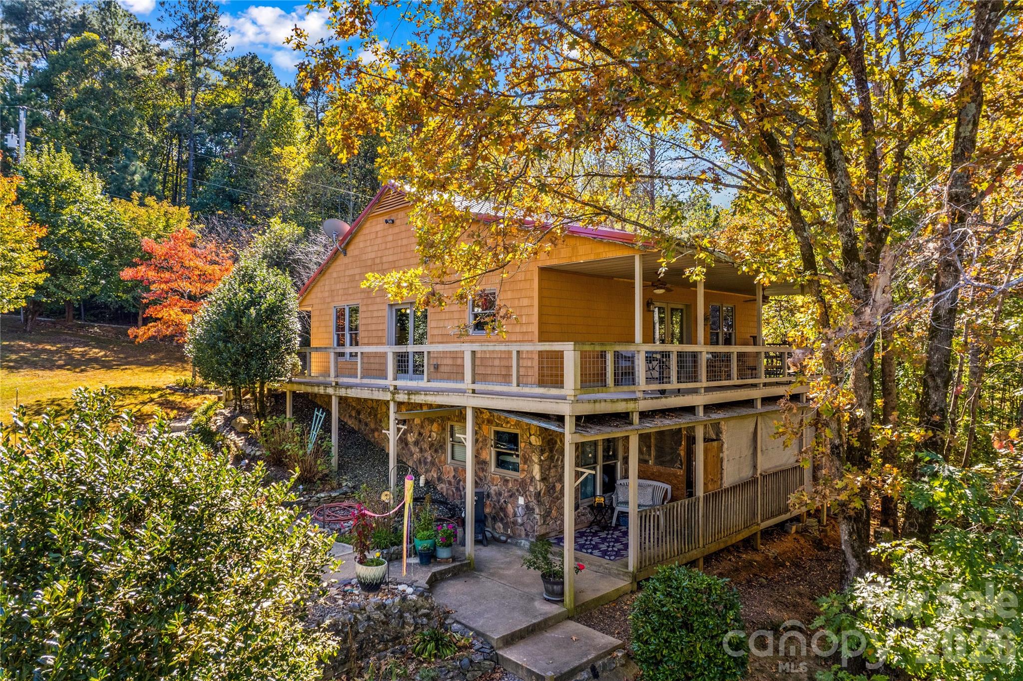153 Mcgregor Lane — photo