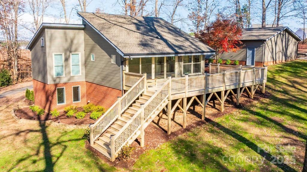 2106 Lynmore Drive — photo