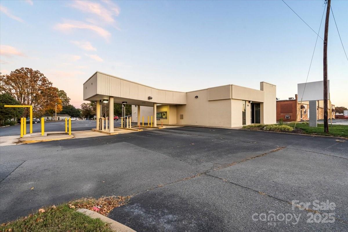 704 N Cannon Boulevard — photo