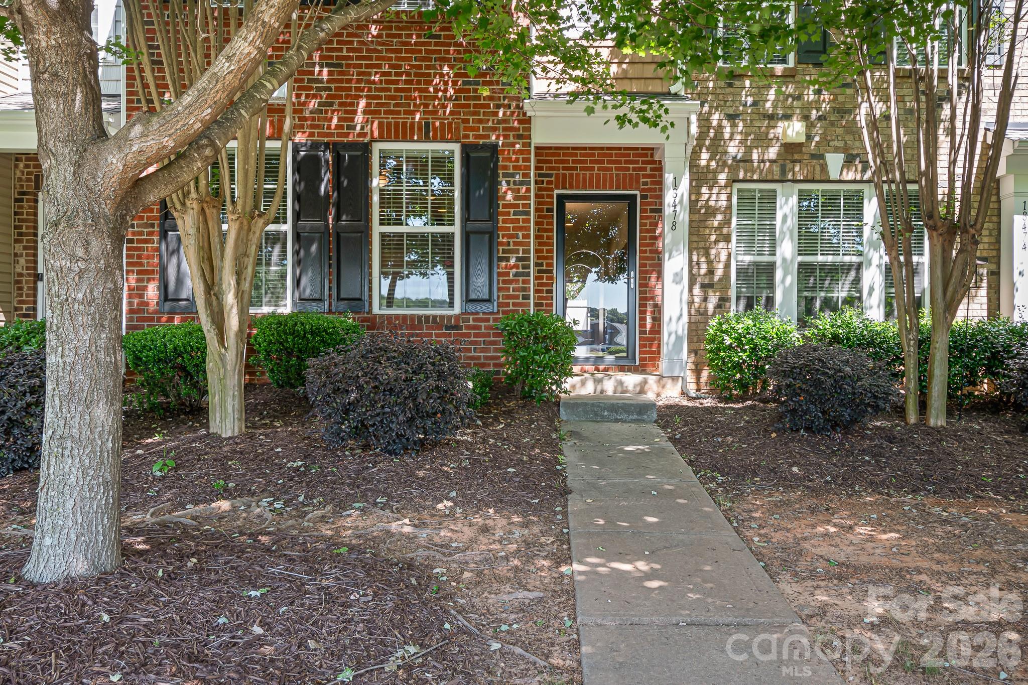 18478 W Catawba Avenue — photo
