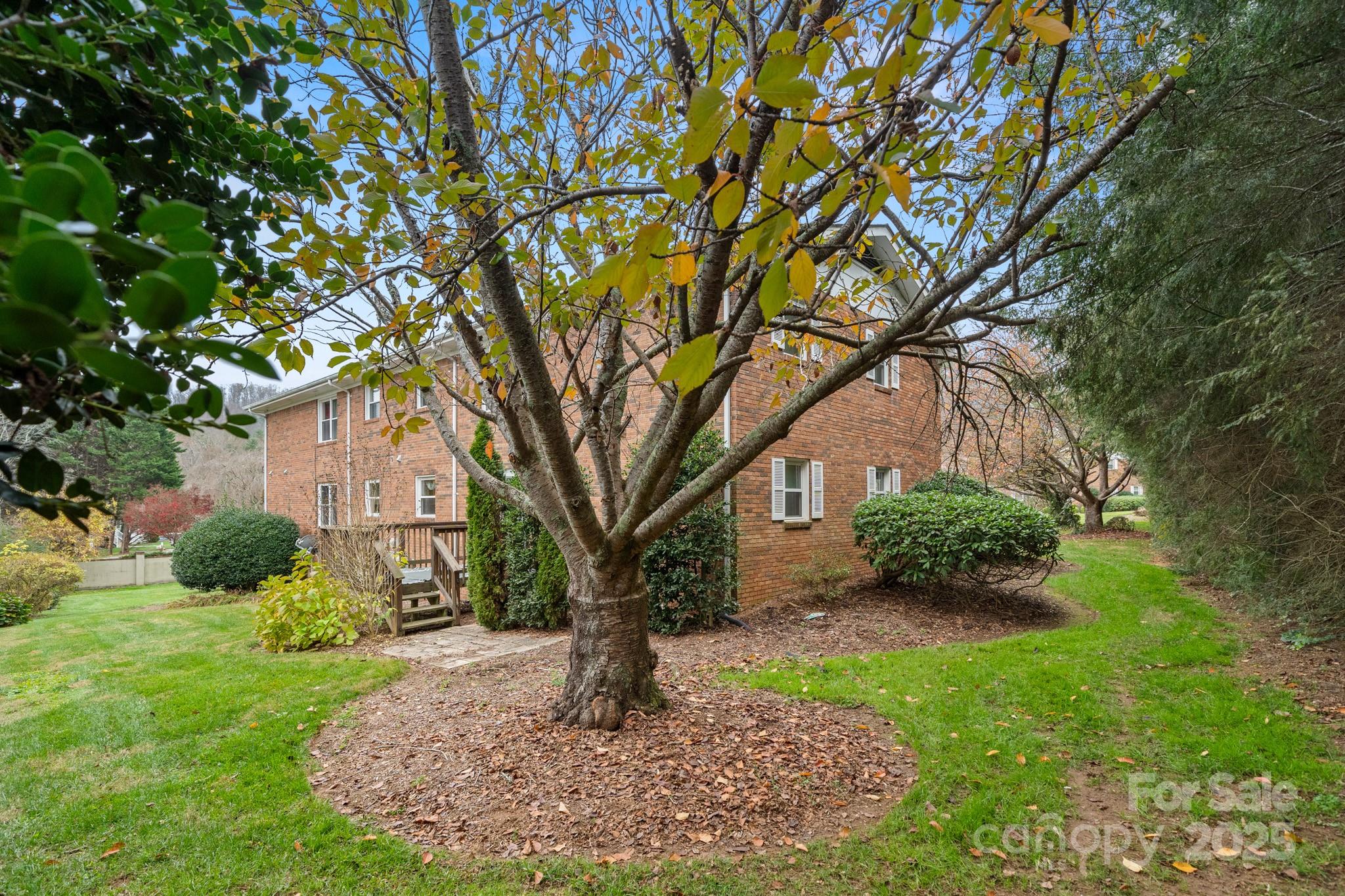 27 Capri Lane 15-D — photo