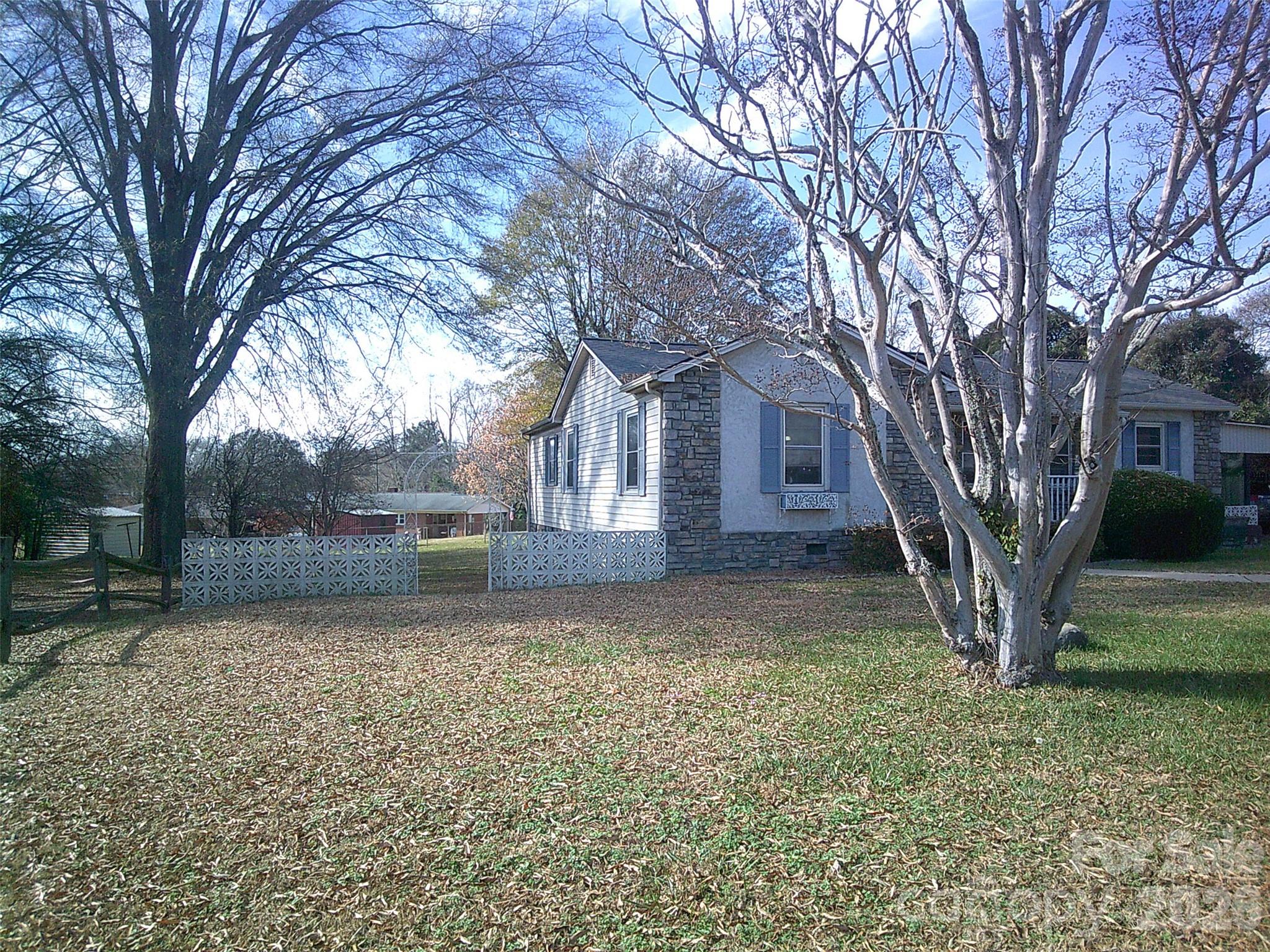 1303 W Dixon Boulevard — photo