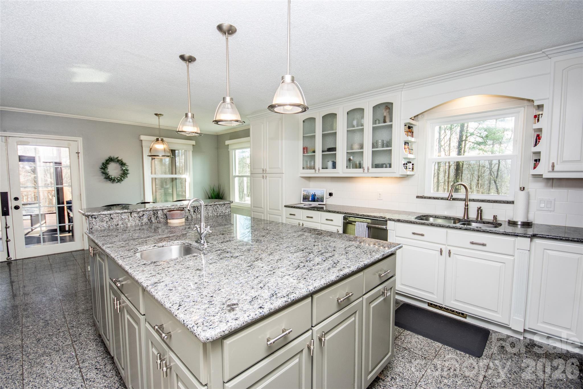 2193 Hawthorne Lane — photo