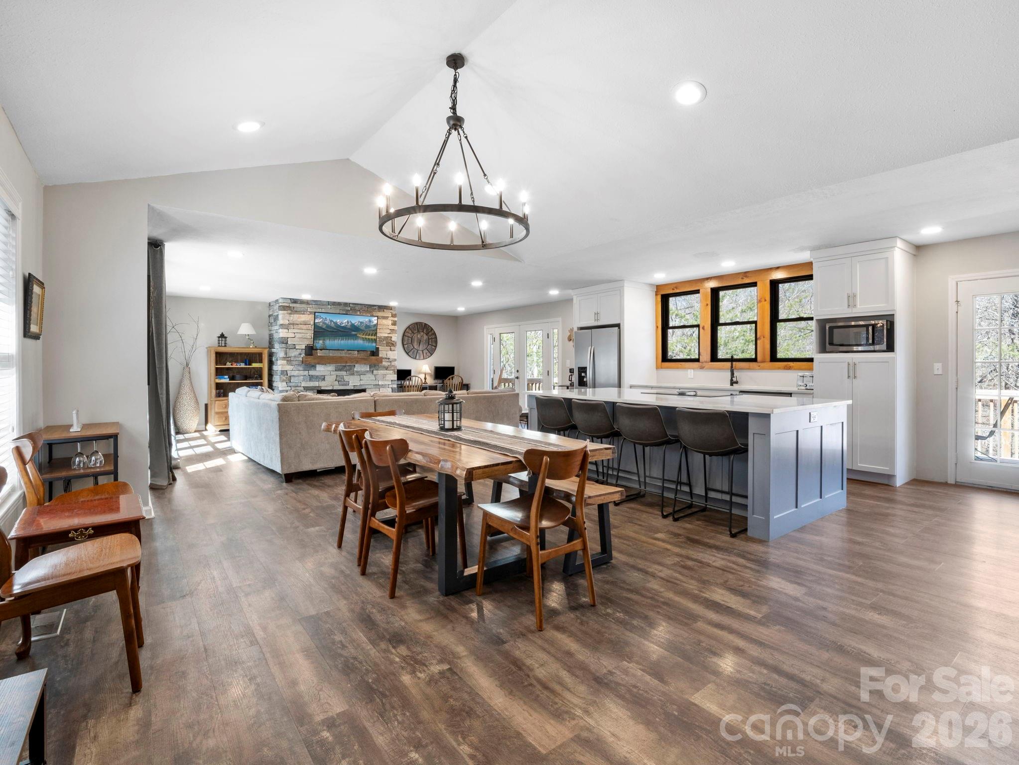 137 Weaver Court — photo