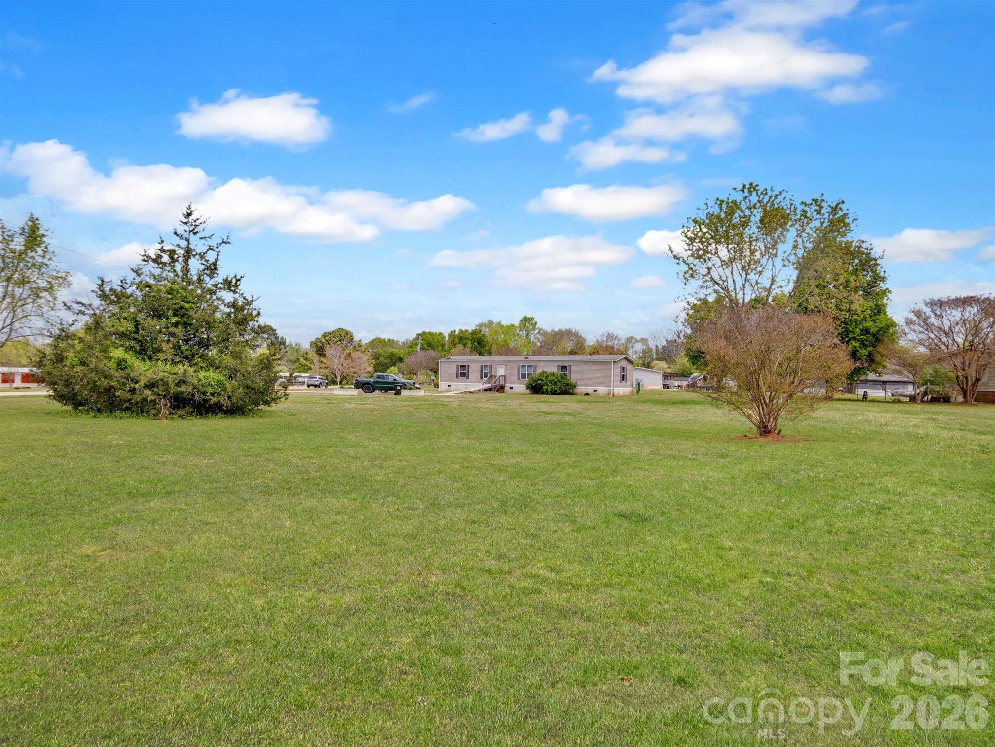208 Daves Road — photo