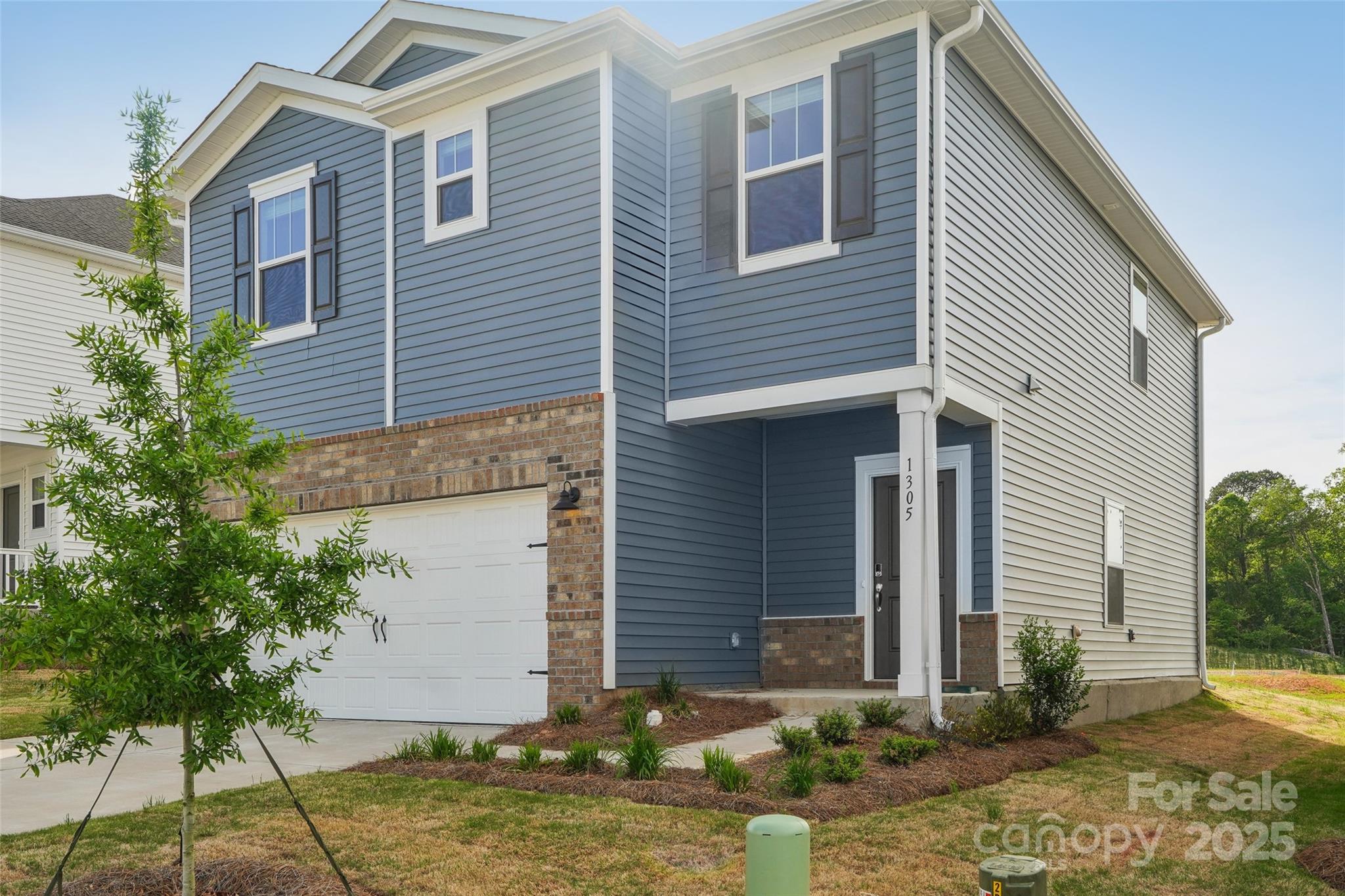 1437 Wildflower Street — photo