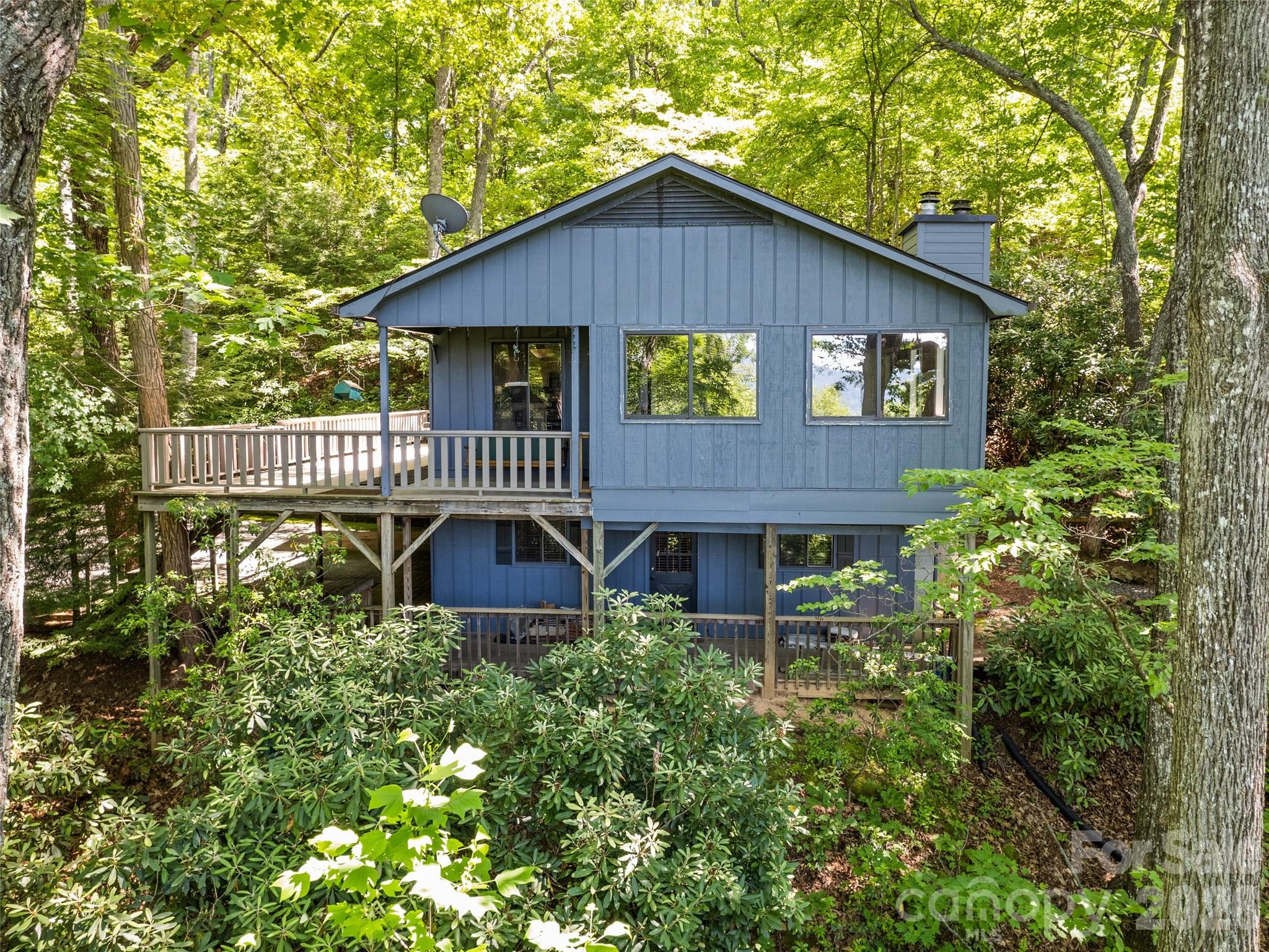 1392 Mount Chalet Road — photo