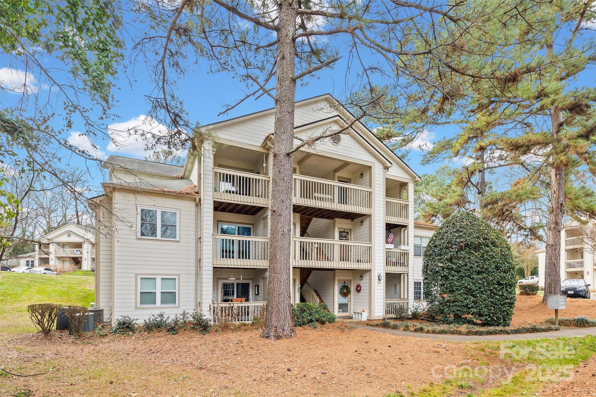 1041 Churchill Downs Court C — photo