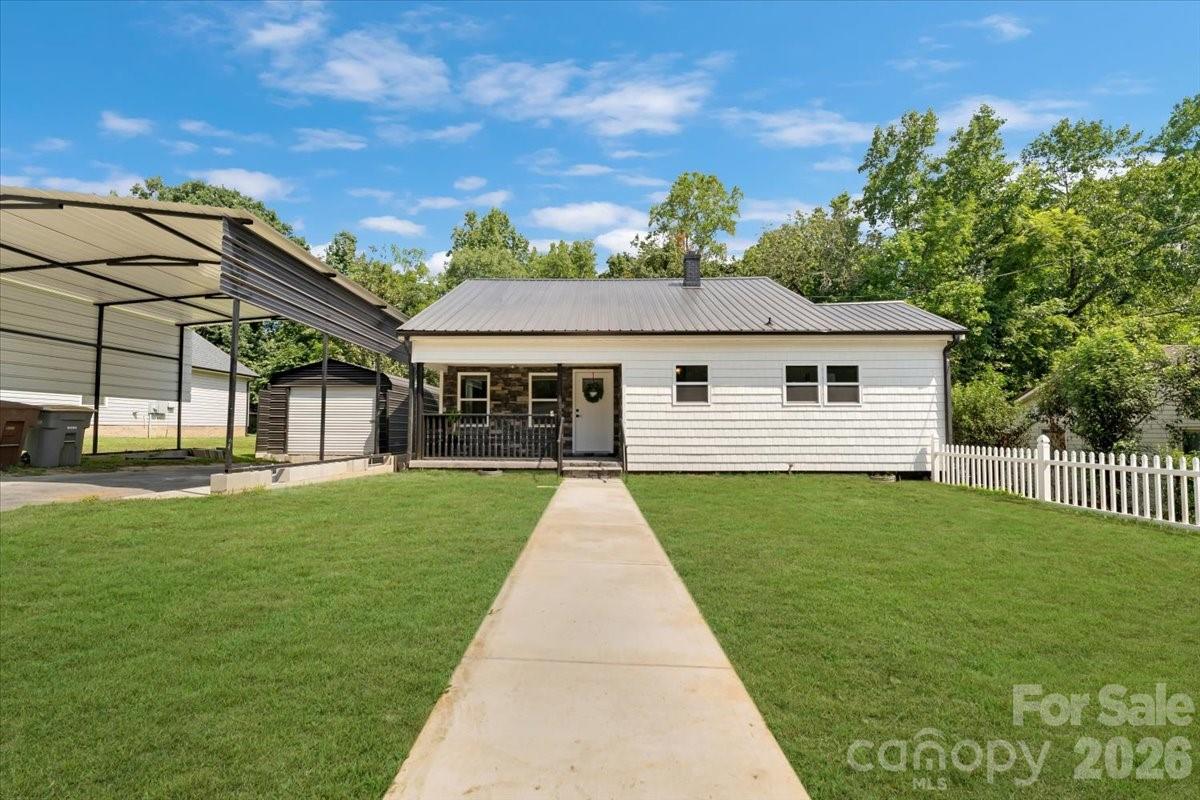 2105 Woodlawn Street — photo