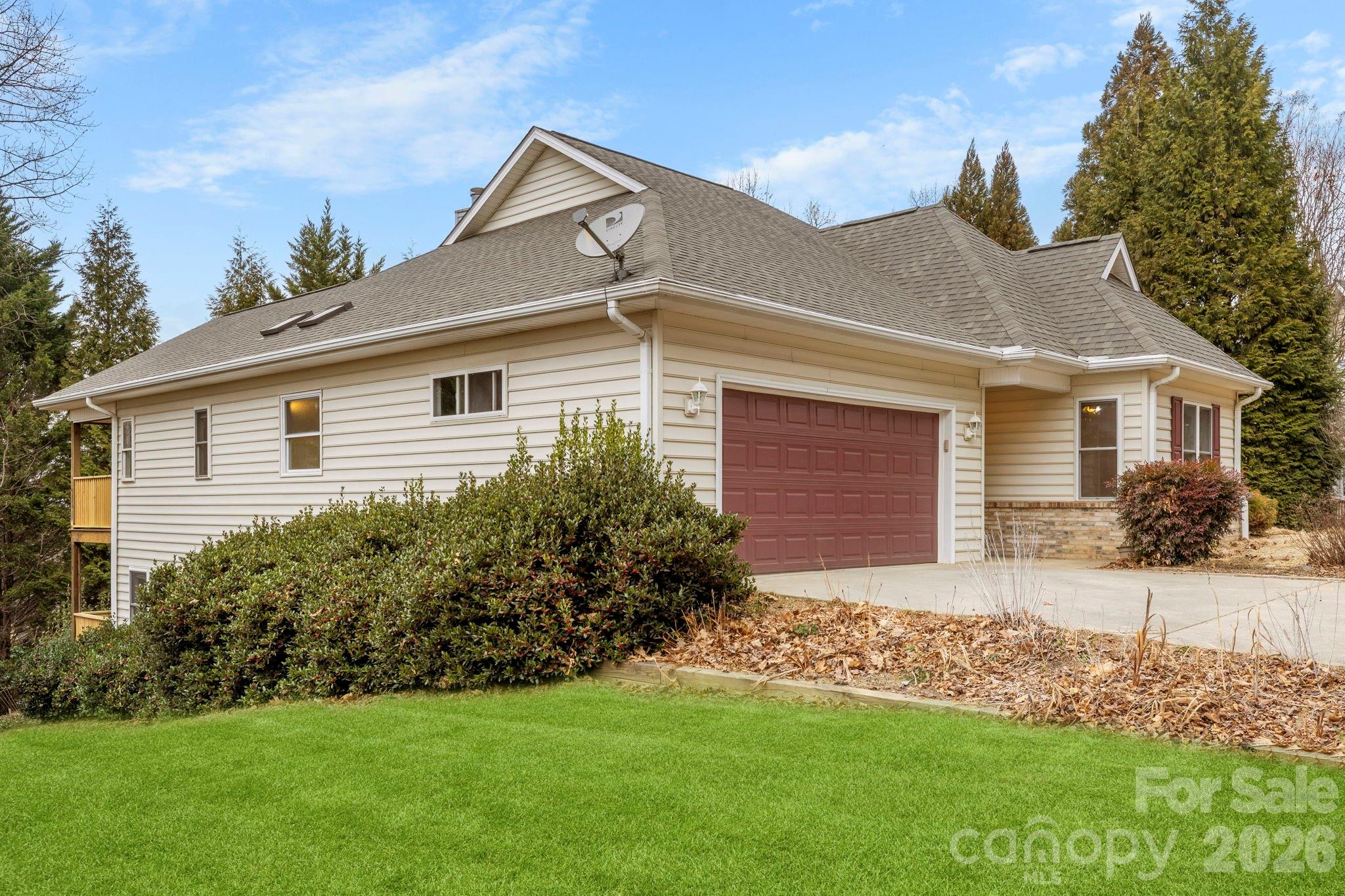242 Carriage Summitt Way — photo