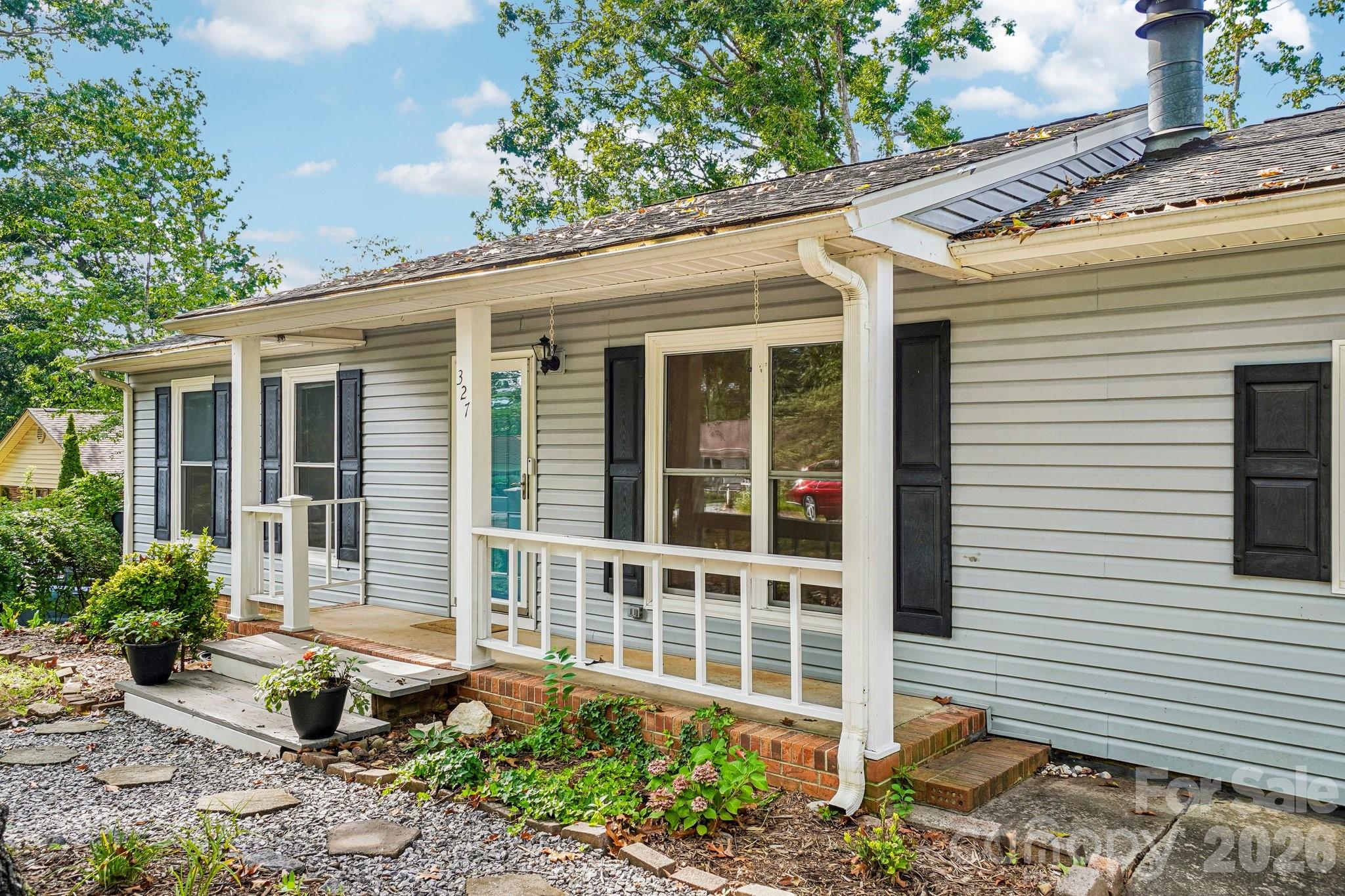 327 Heather Court — photo