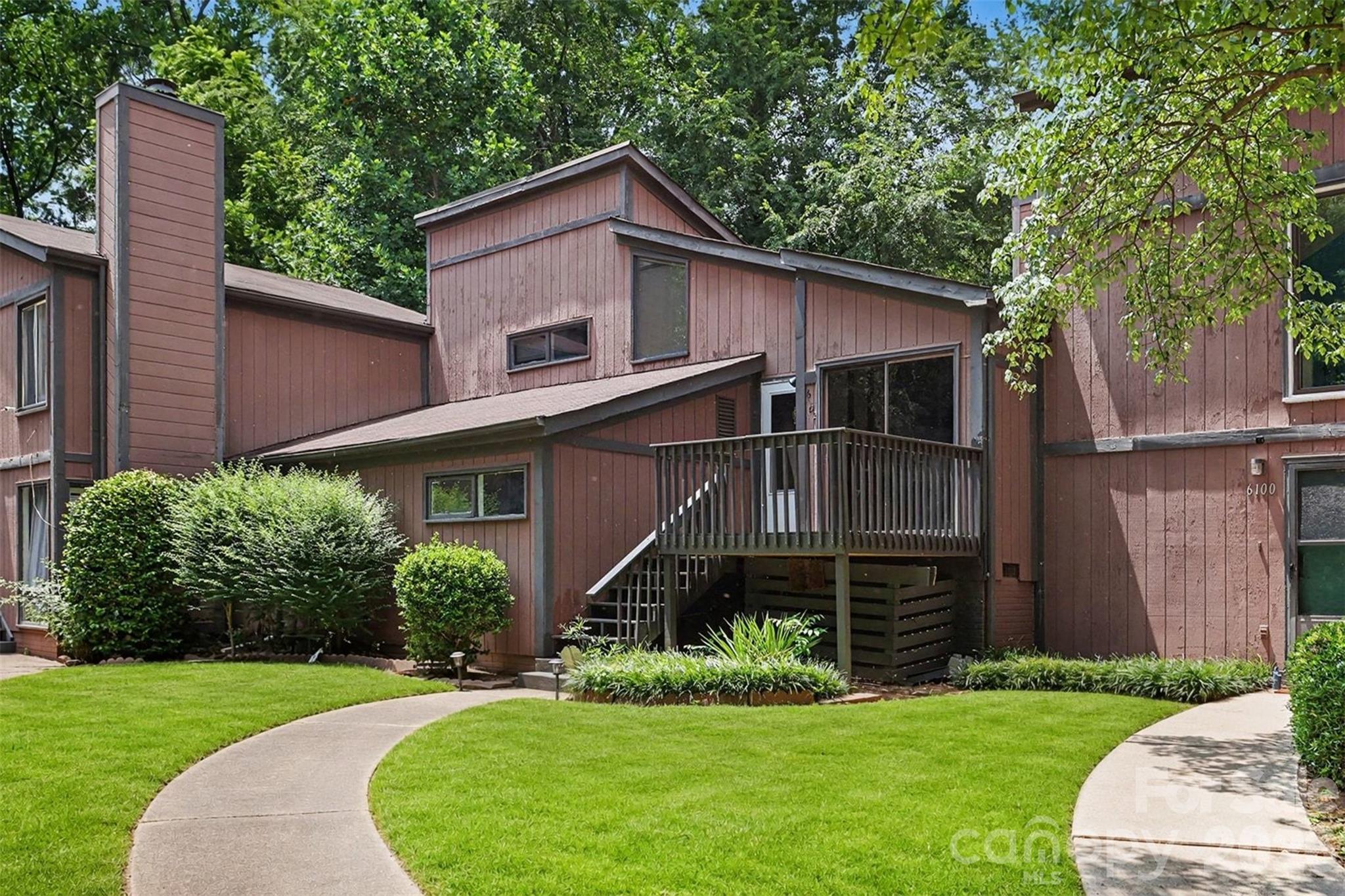 6102 Honeysuckle Lane — photo